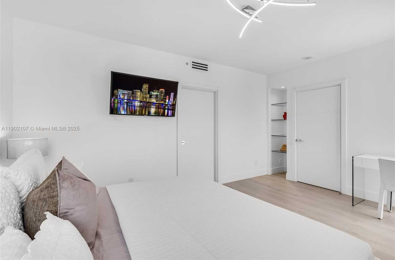 Small Image of 1500 OCEAN DR #1109, Miami Beach Number 13