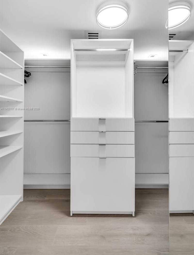 Small Image of 1500 OCEAN DR #1109, Miami Beach Number 17