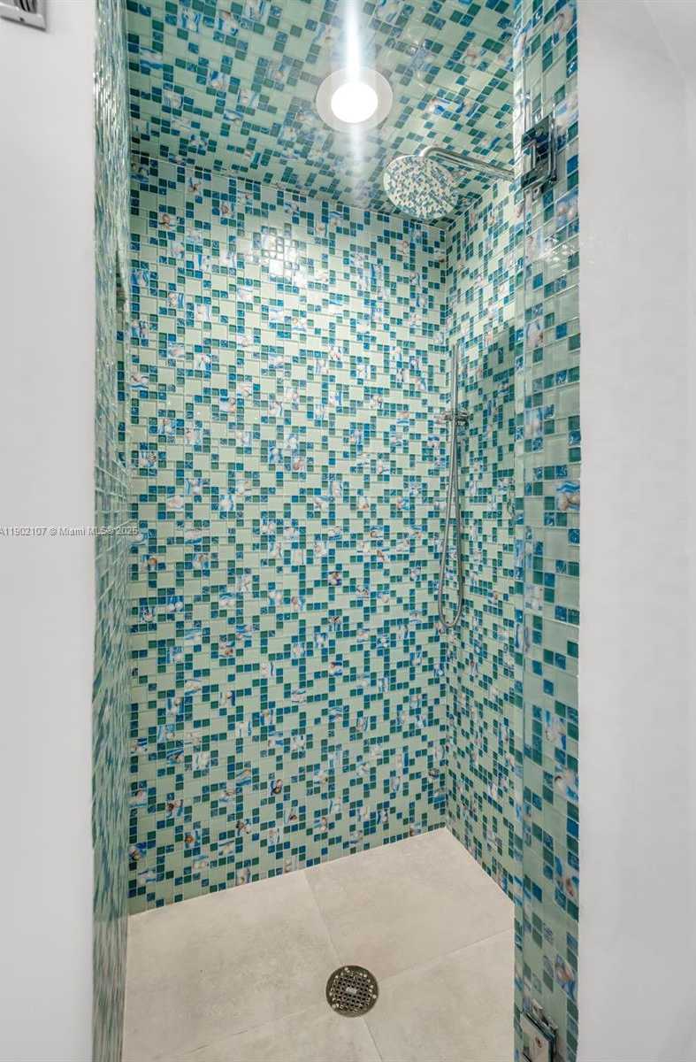 Small Image of 1500 OCEAN DR #1109, Miami Beach Number 19