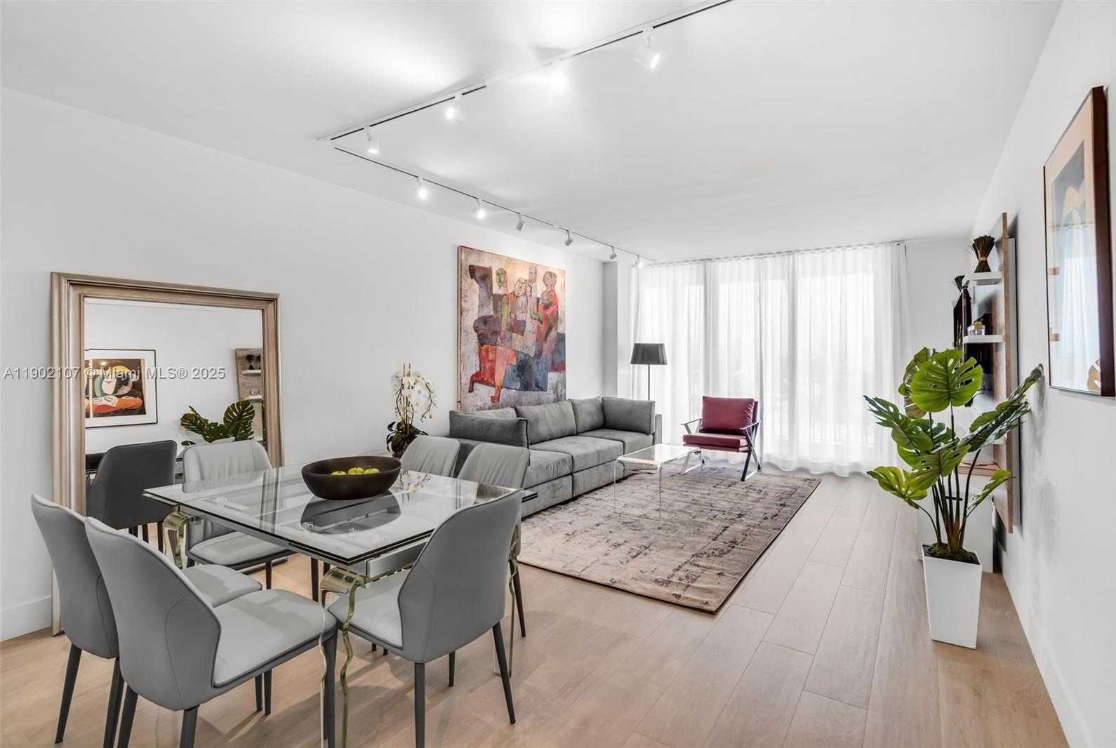 Small Image of 1500 OCEAN DR #1109, Miami Beach Number 2