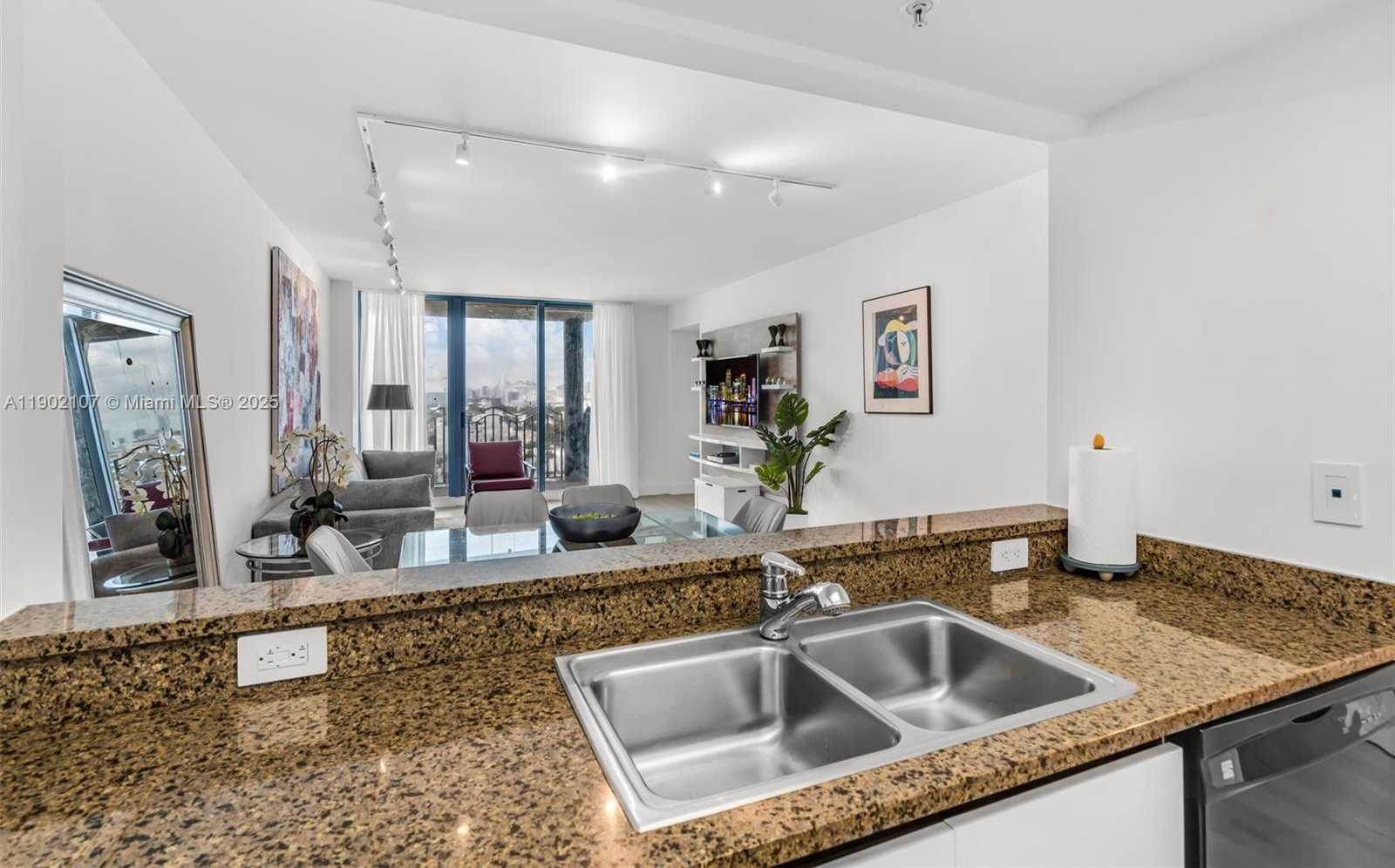 Small Image of 1500 OCEAN DR #1109, Miami Beach Number 9