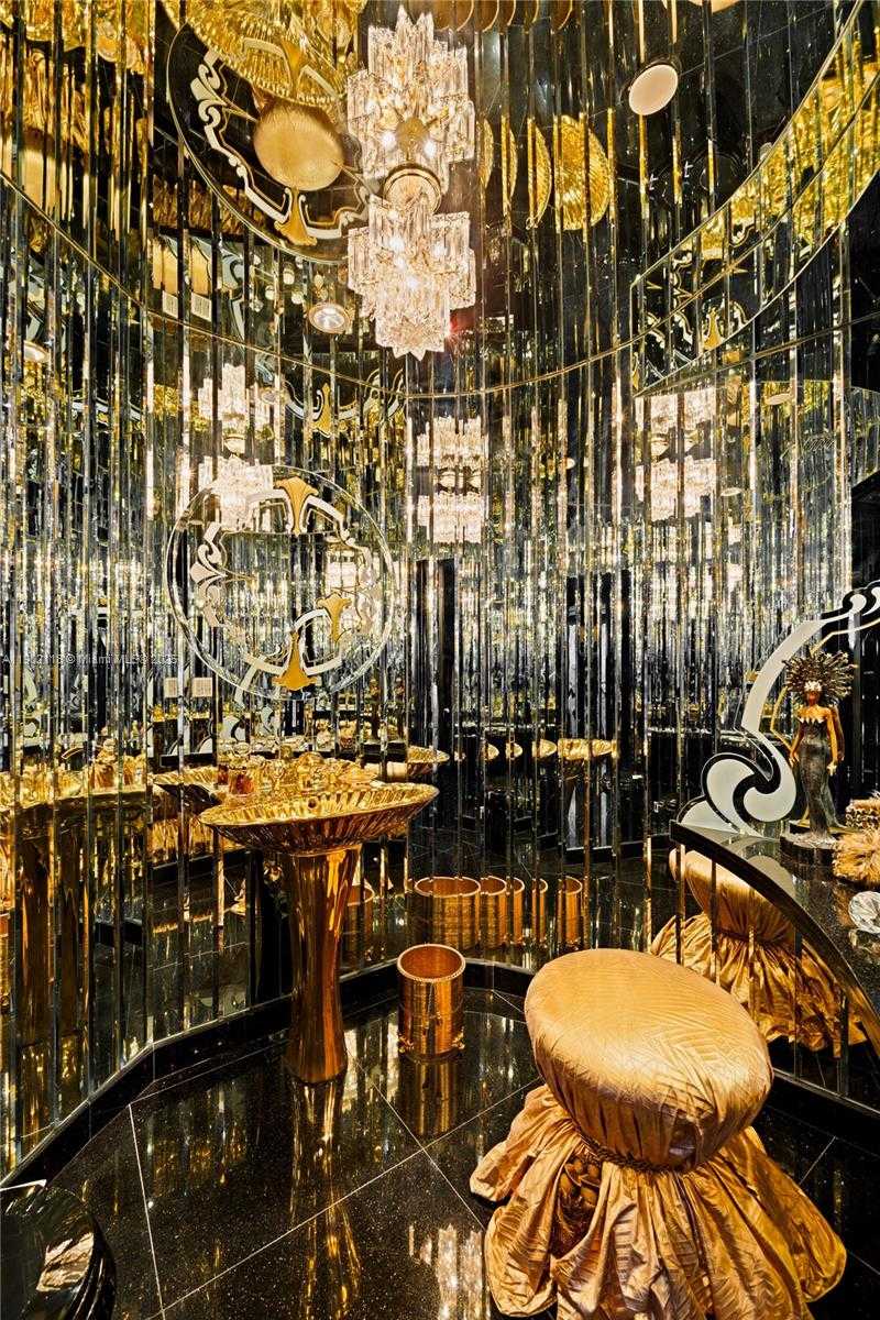 Small Image of 300 SOUTH POINTE DR #TH 3103, Miami Beach Number 14