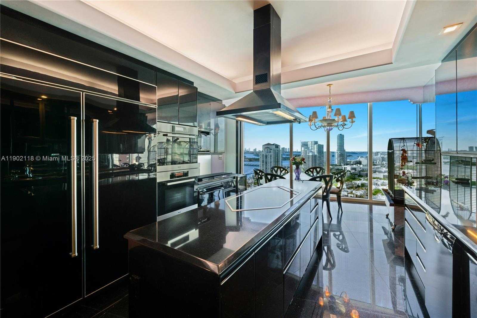 Small Image of 300 SOUTH POINTE DR #TH 3103, Miami Beach Number 19