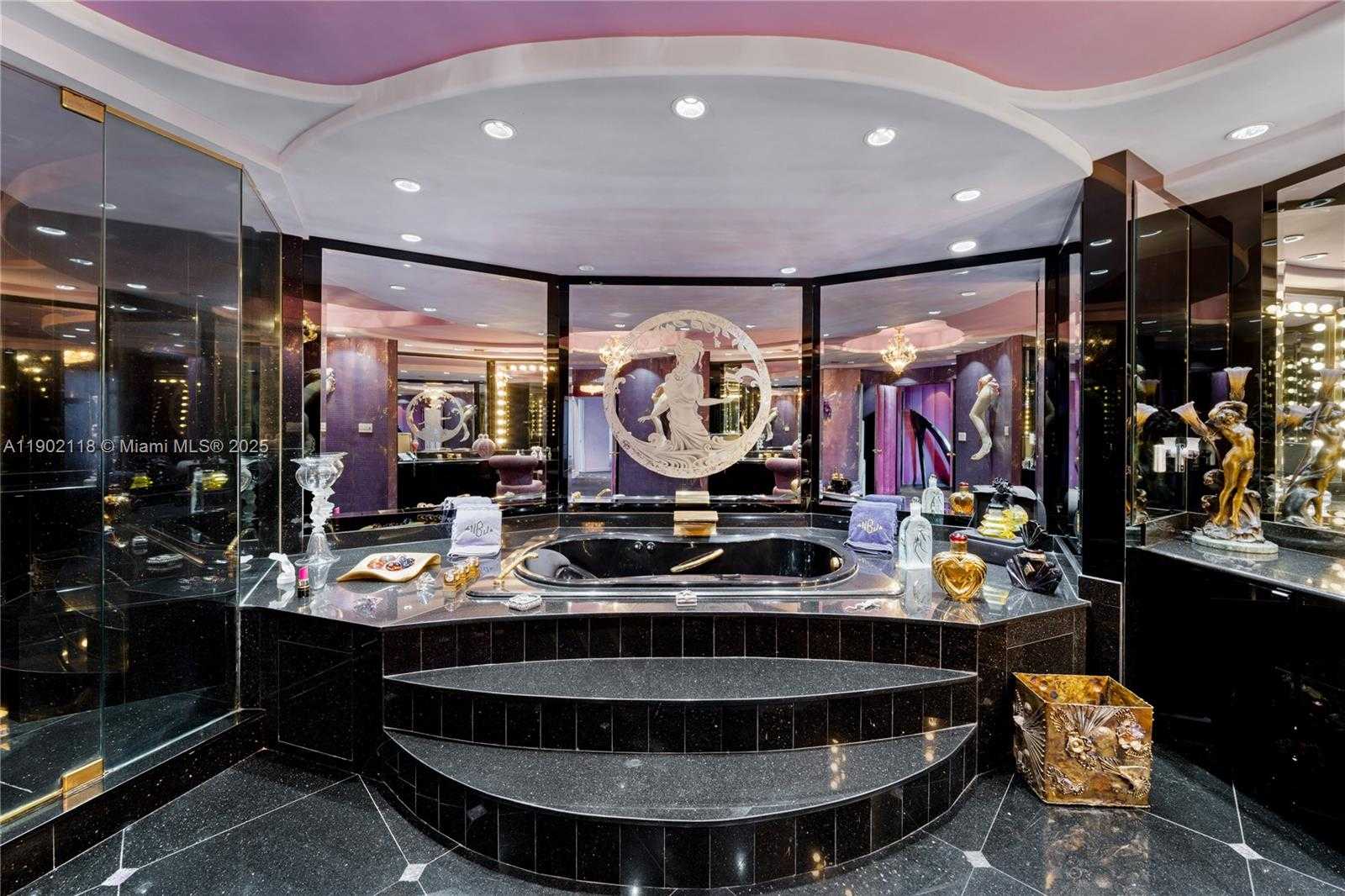 Small Image of 300 SOUTH POINTE DR #TH 3103, Miami Beach Number 29