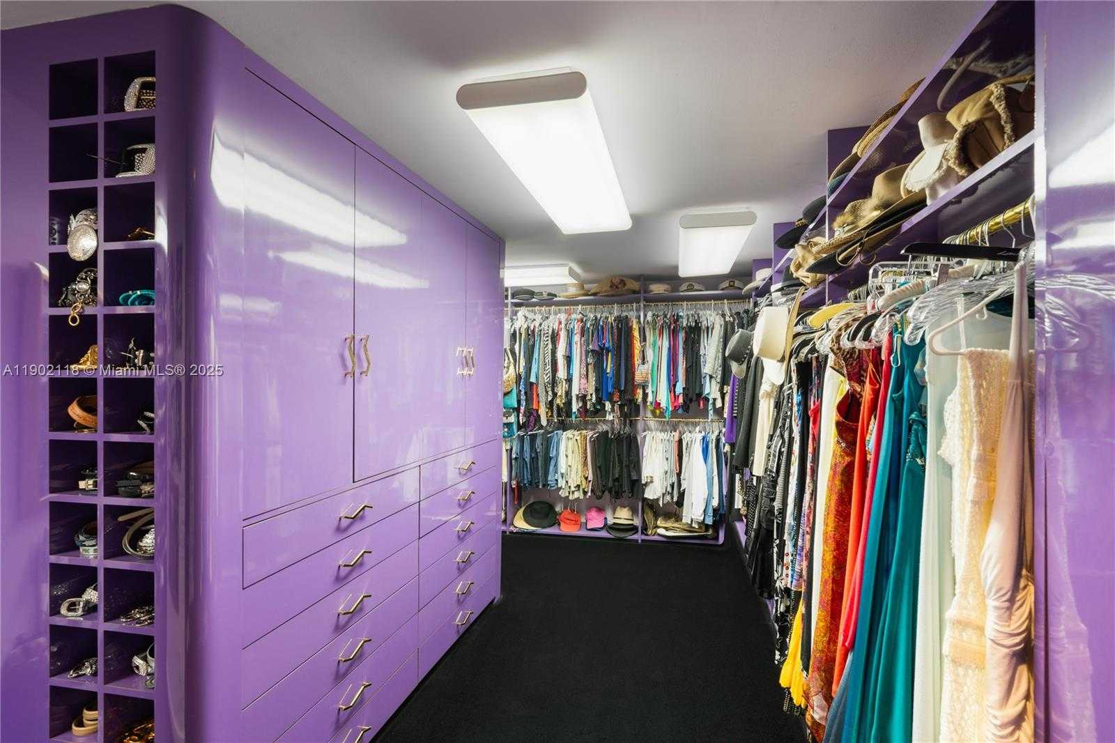 Small Image of 300 SOUTH POINTE DR #TH 3103, Miami Beach Number 31