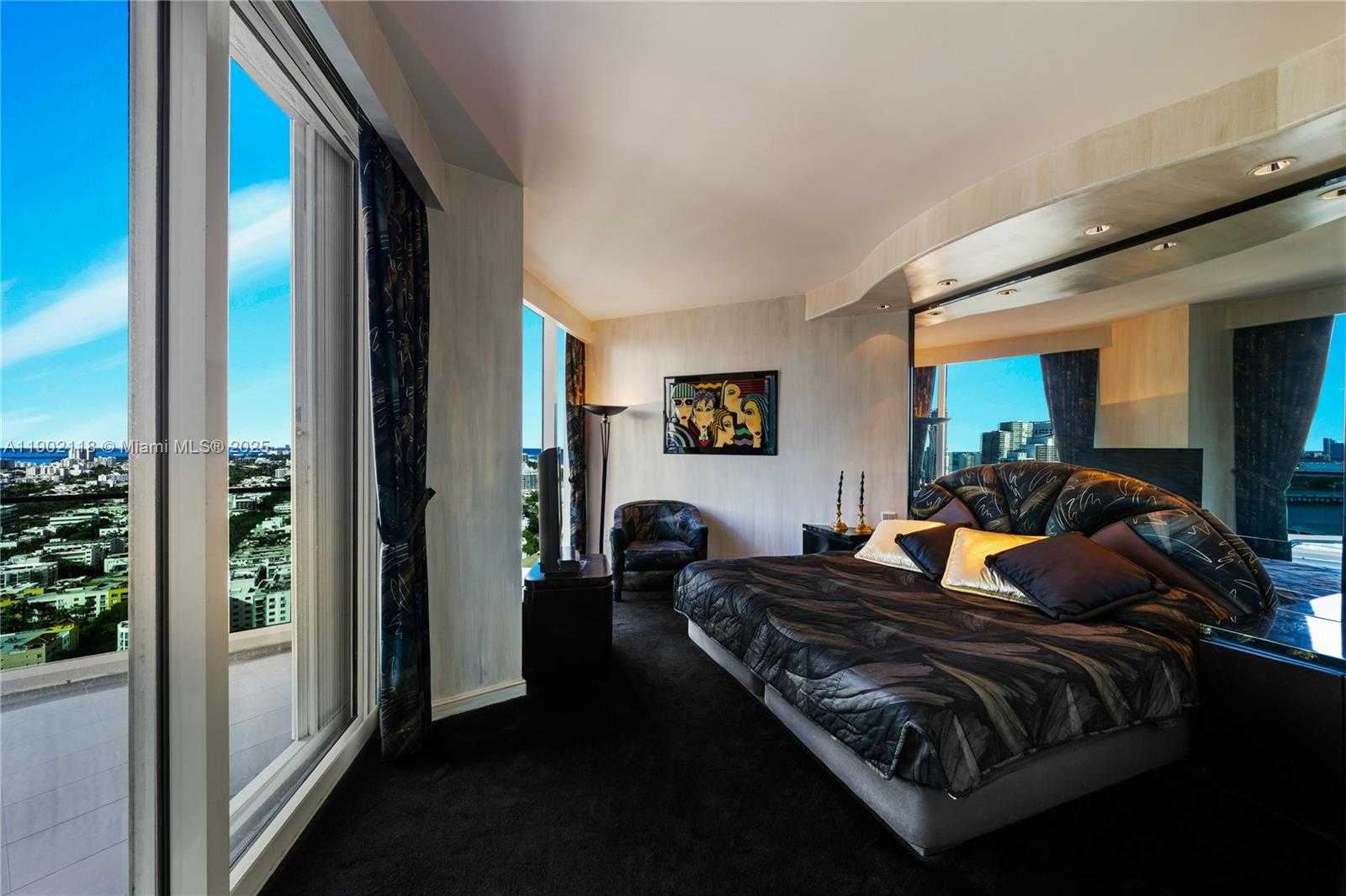 Small Image of 300 SOUTH POINTE DR #TH 3103, Miami Beach Number 35