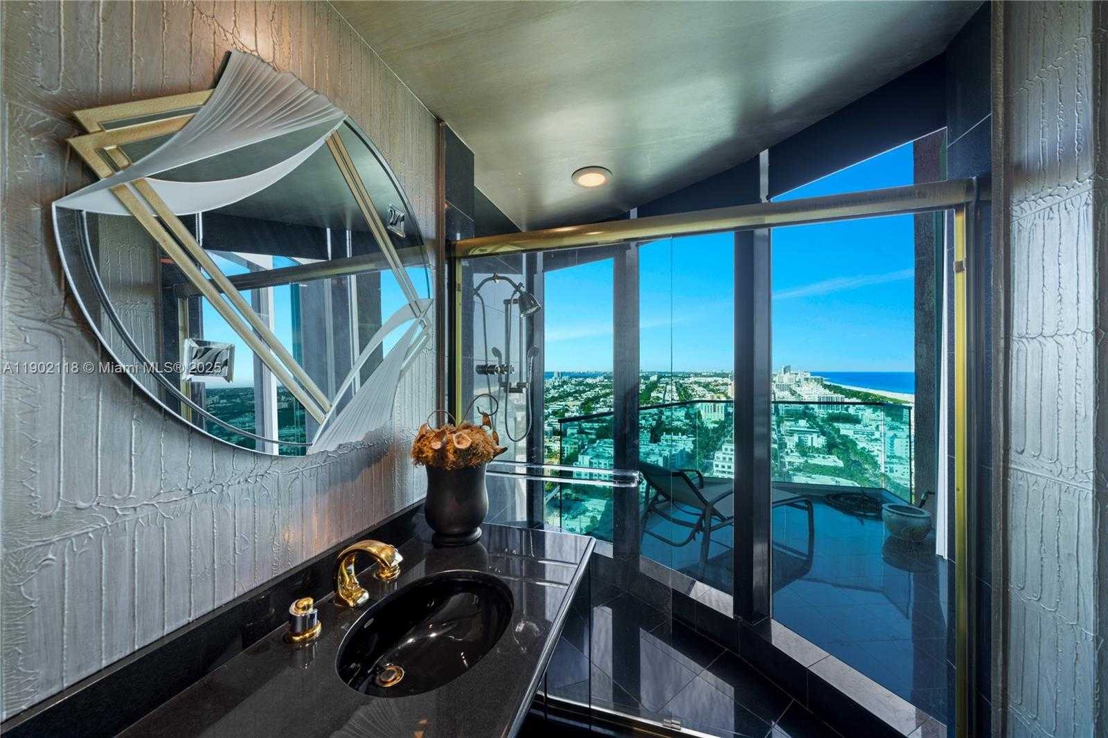 Small Image of 300 SOUTH POINTE DR #TH 3103, Miami Beach Number 36