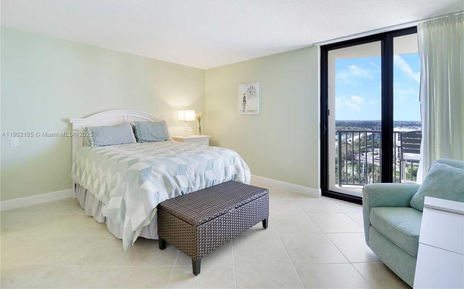 Small Image of 200 BEACH ROAD #703, Tequesta Number 15
