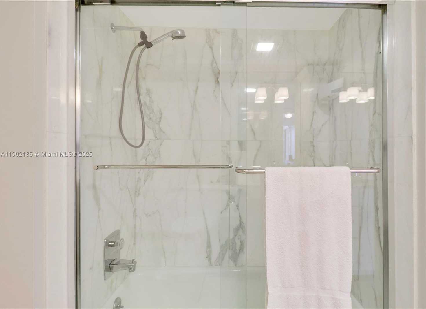 Small Image of 200 BEACH ROAD #703, Tequesta Number 31