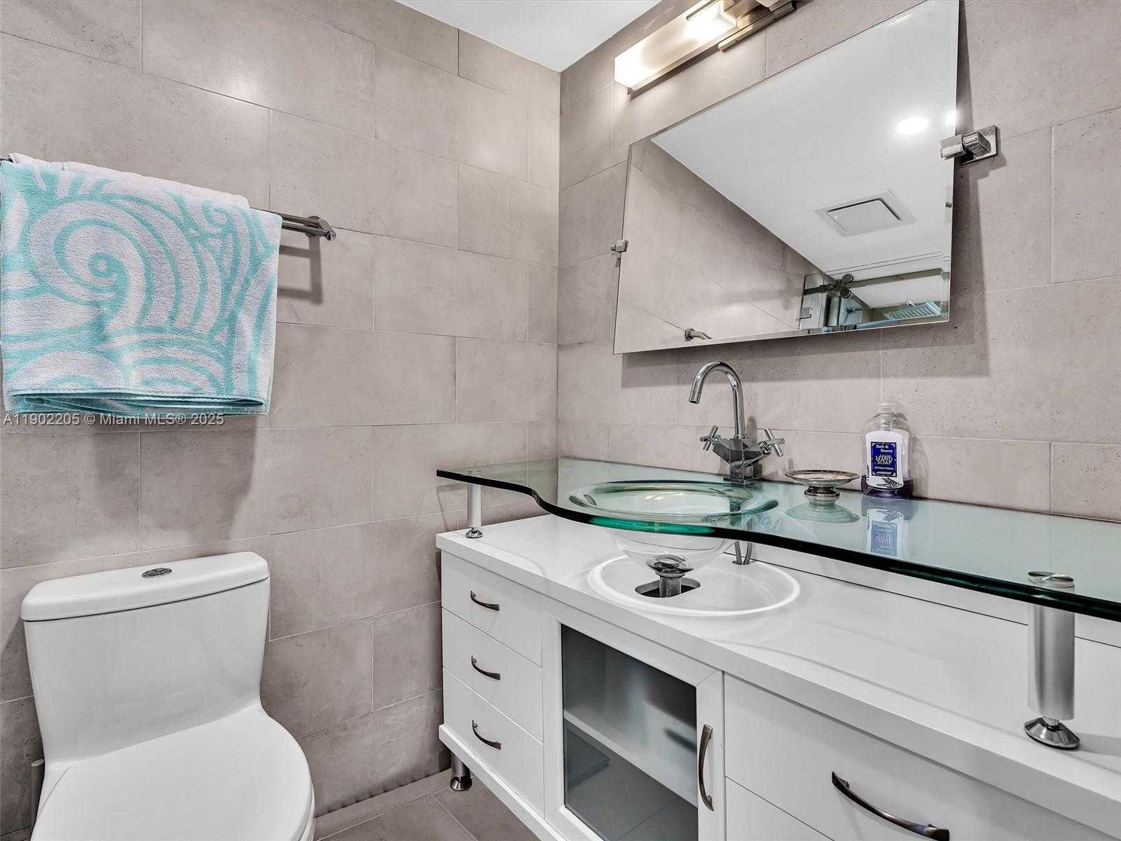 Small Image of 16570 NORTH EAST 26TH AVE #3A, North Miami Beach Number 24