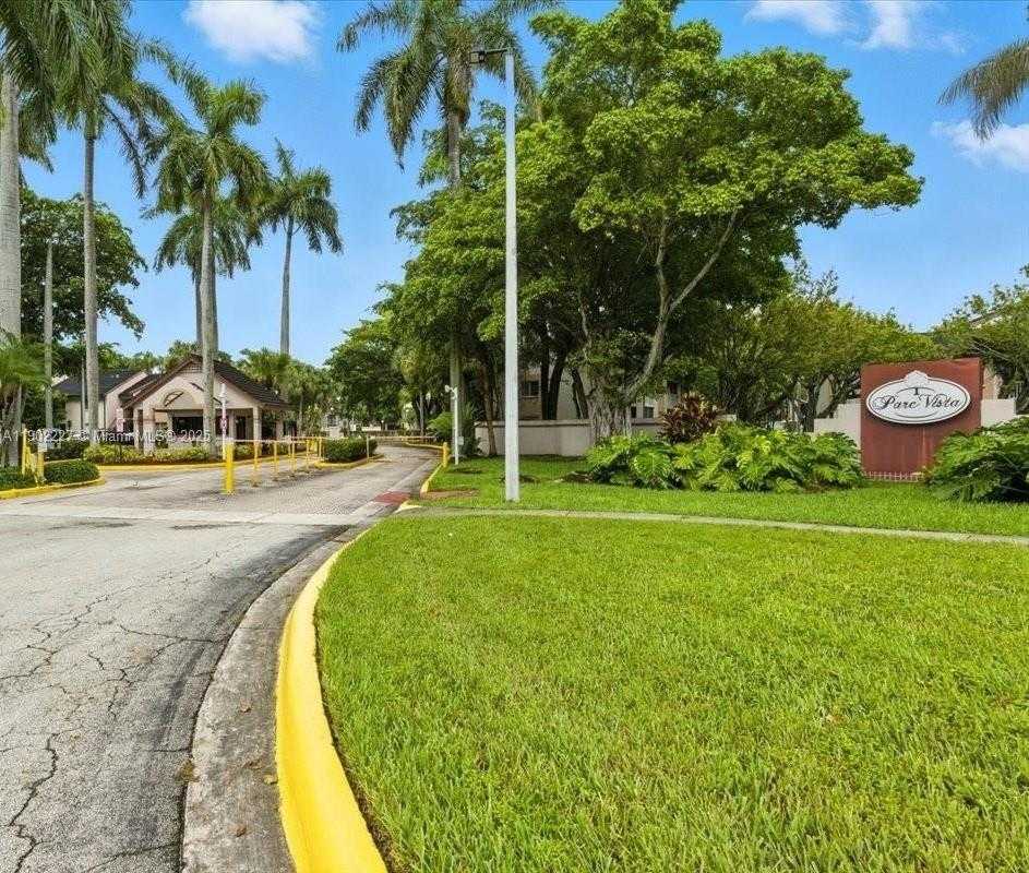 Small Image of 9241 SOUTH WEST 138TH PL #9241, Miami Number 27