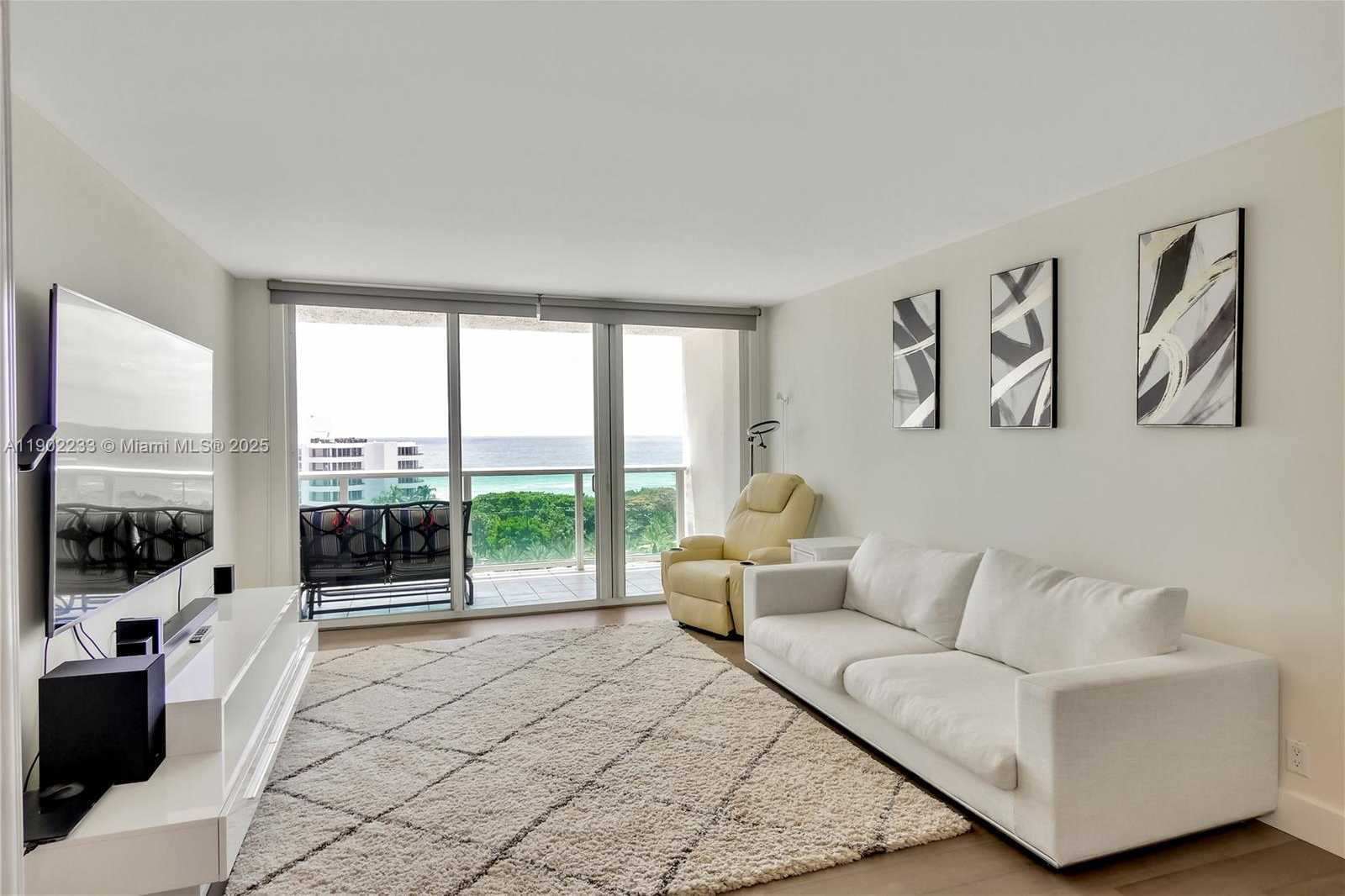 Small Image of 100 BAYVIEW DR #1008, Sunny Isles Beach Number 12