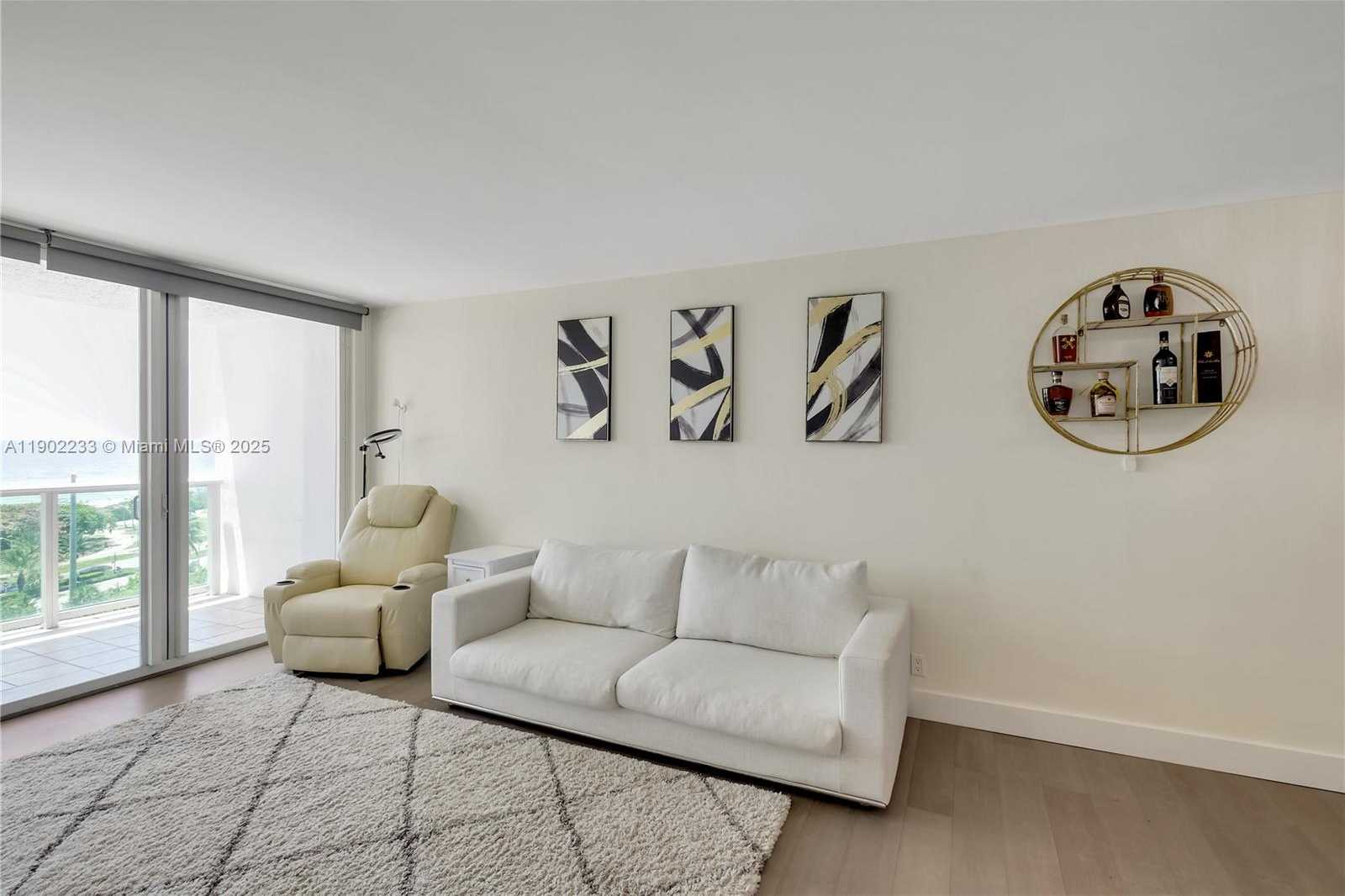 Small Image of 100 BAYVIEW DR #1008, Sunny Isles Beach Number 13