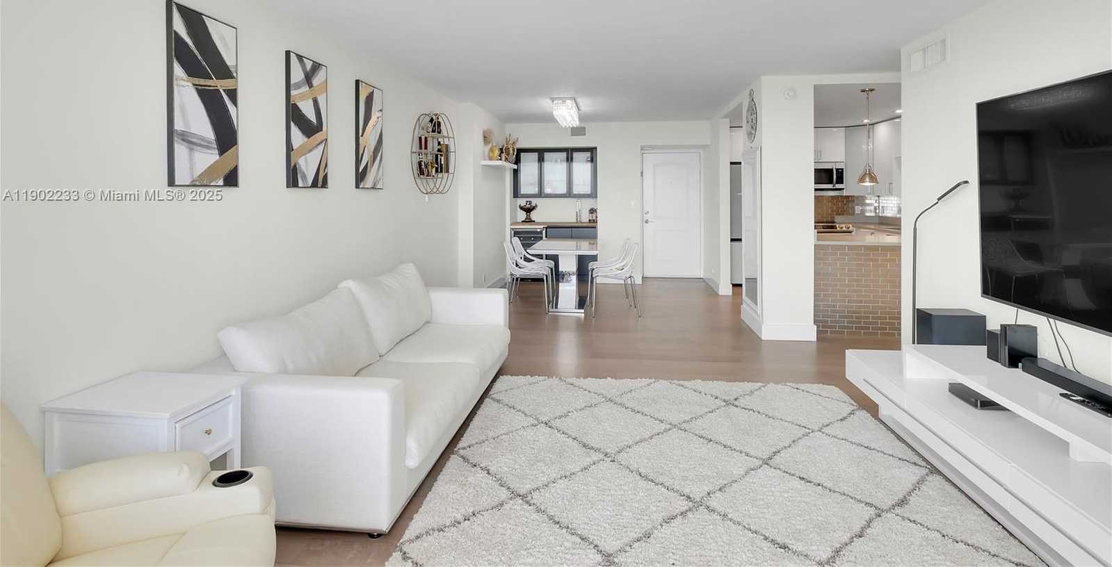 Small Image of 100 BAYVIEW DR #1008, Sunny Isles Beach Number 16