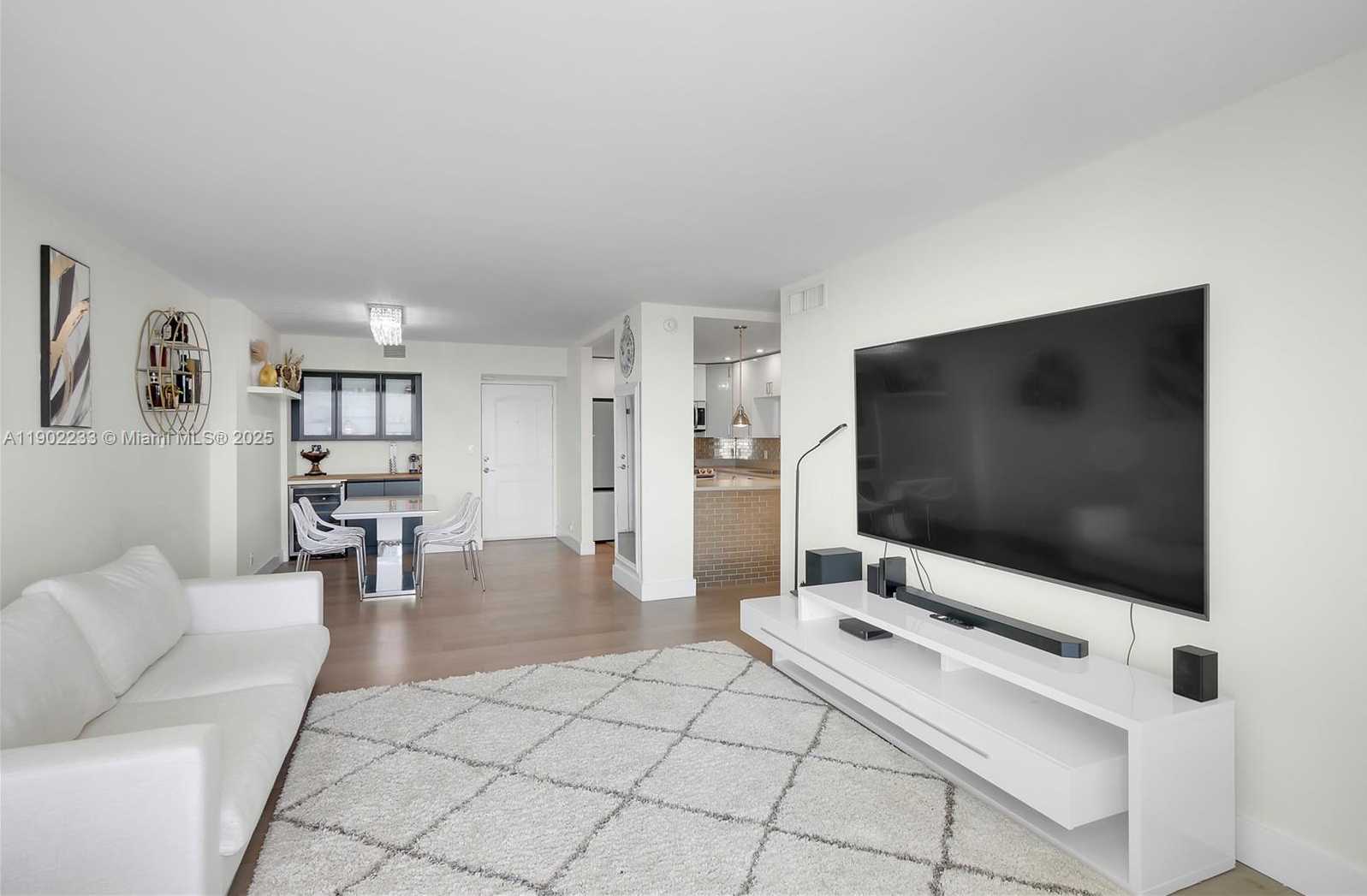 Small Image of 100 BAYVIEW DR #1008, Sunny Isles Beach Number 17