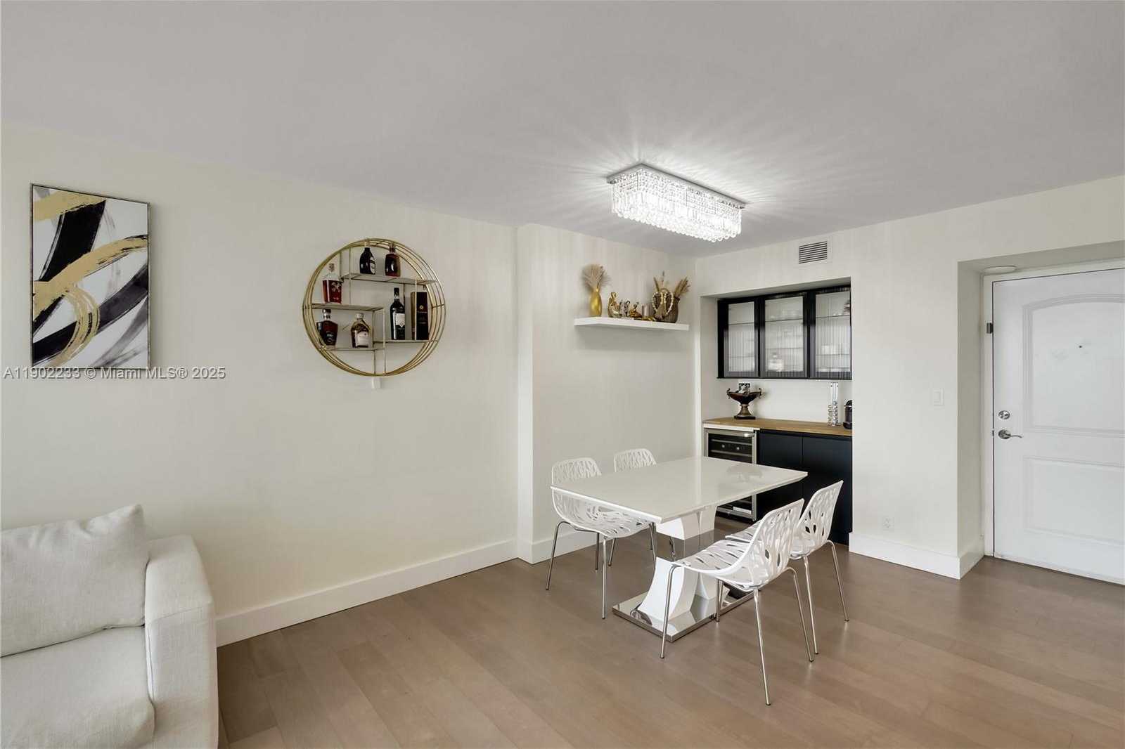 Small Image of 100 BAYVIEW DR #1008, Sunny Isles Beach Number 2