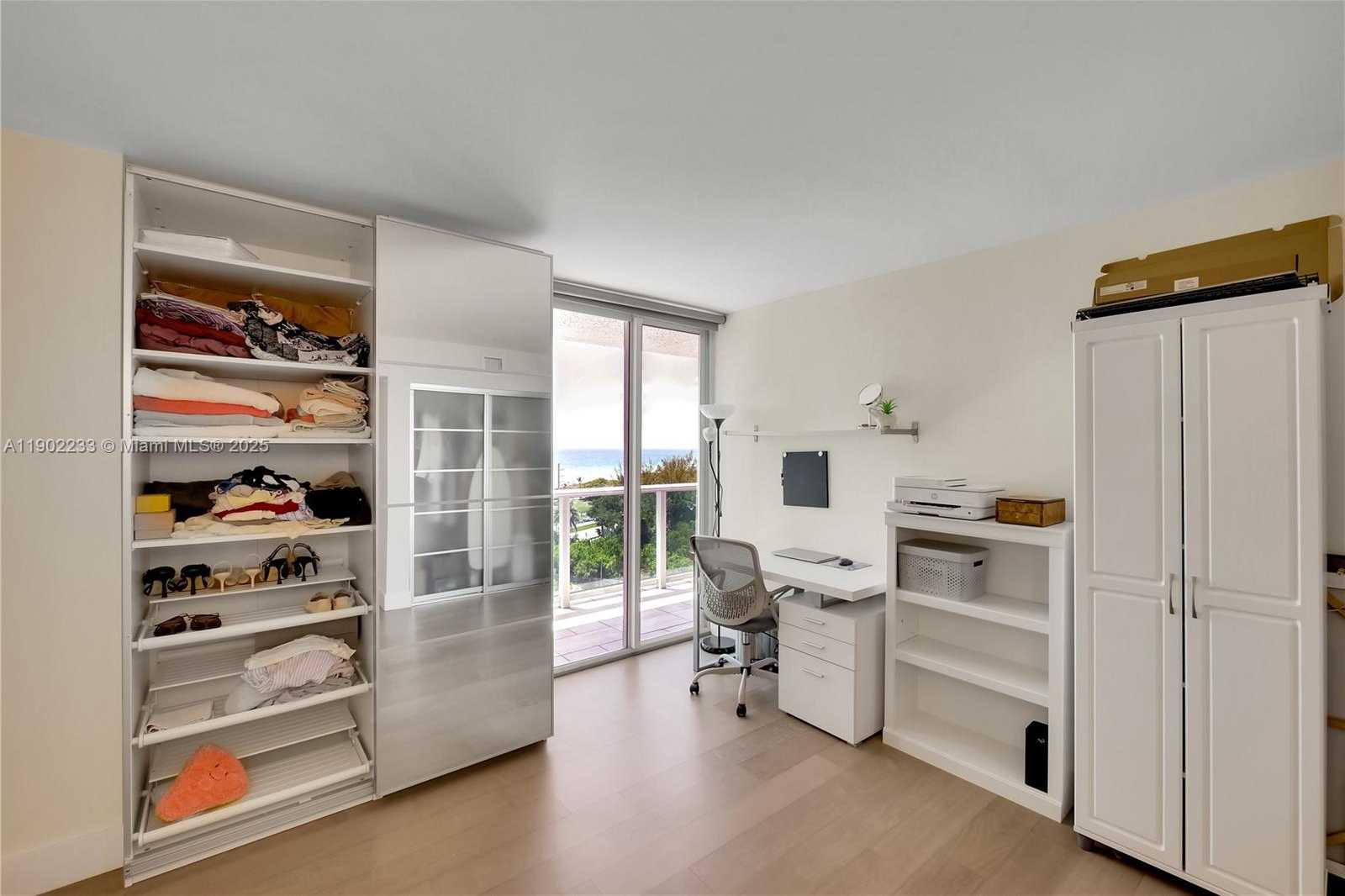 Small Image of 100 BAYVIEW DR #1008, Sunny Isles Beach Number 21
