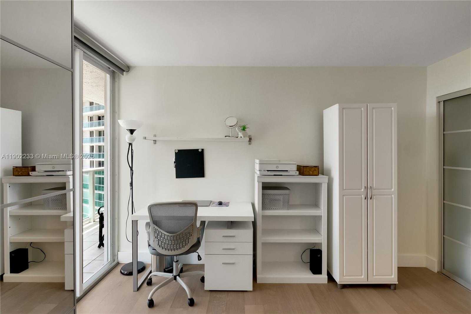 Small Image of 100 BAYVIEW DR #1008, Sunny Isles Beach Number 24