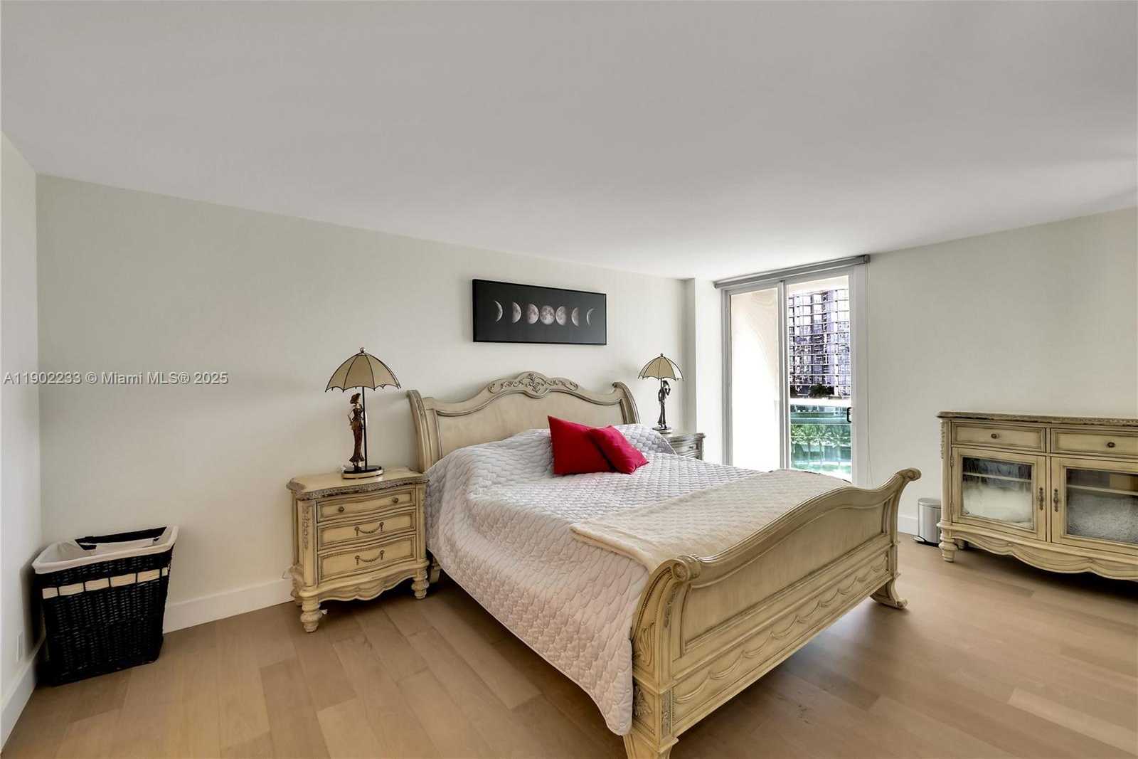 Small Image of 100 BAYVIEW DR #1008, Sunny Isles Beach Number 29