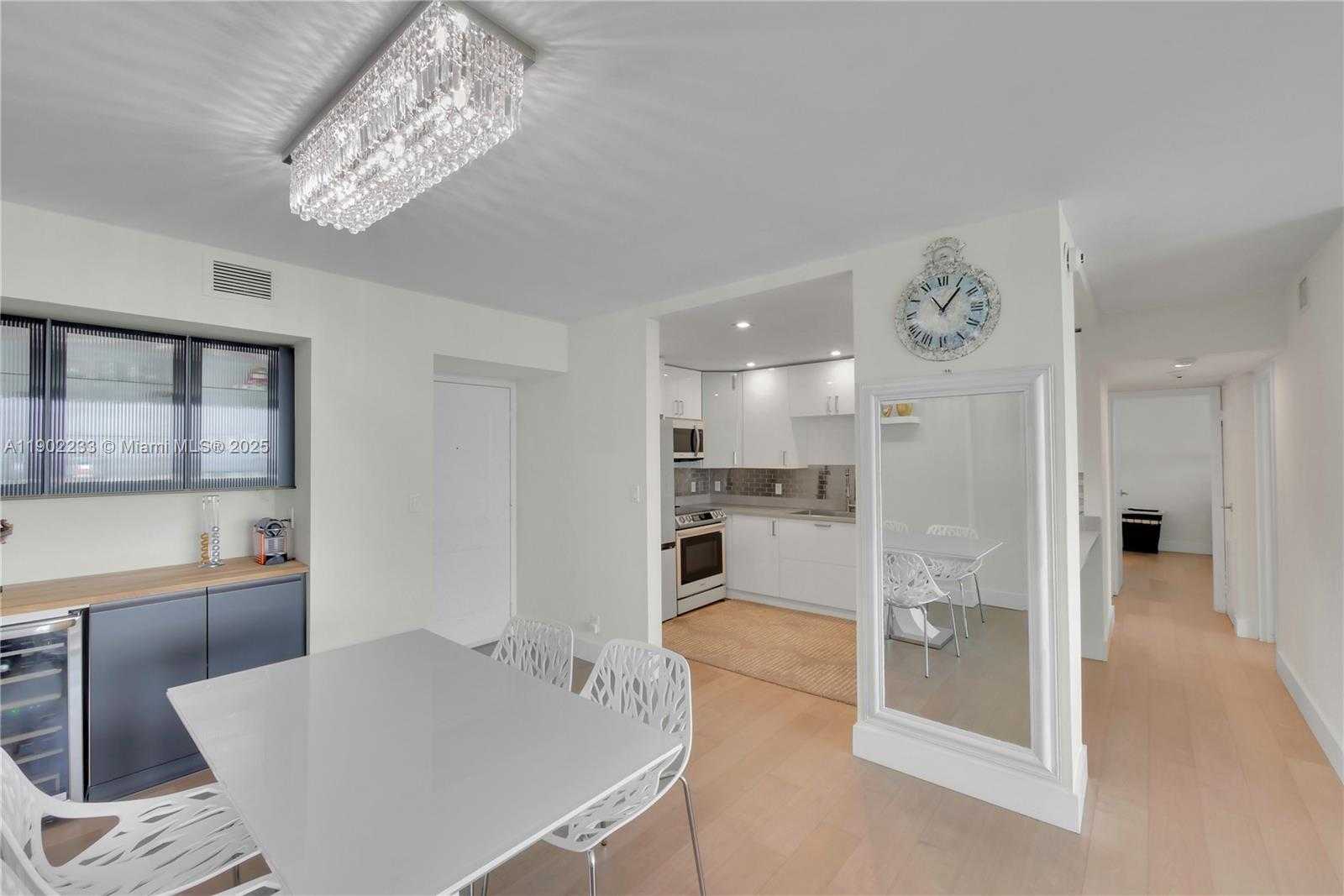 Small Image of 100 BAYVIEW DR #1008, Sunny Isles Beach Number 3