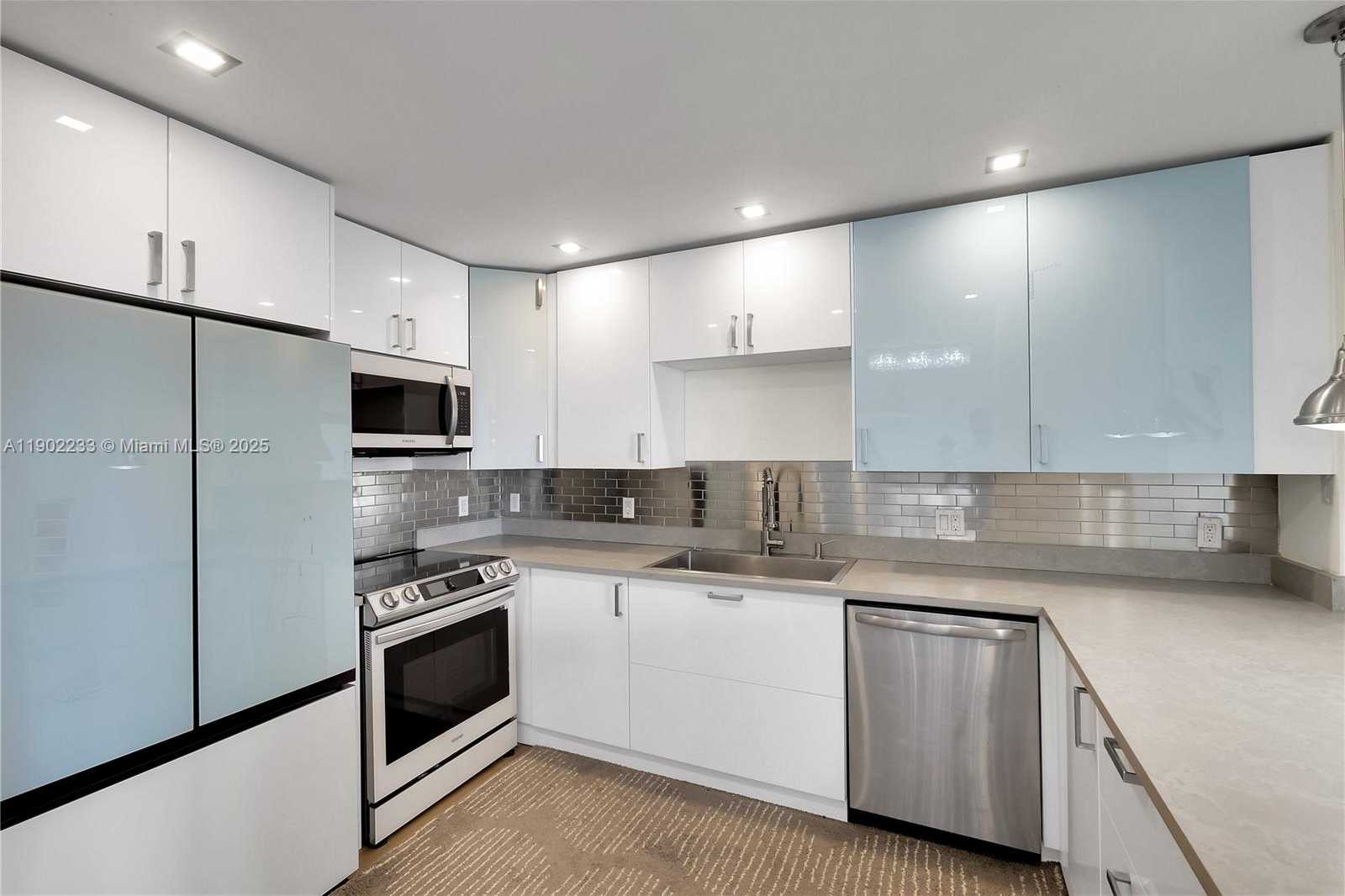 Small Image of 100 BAYVIEW DR #1008, Sunny Isles Beach Number 5