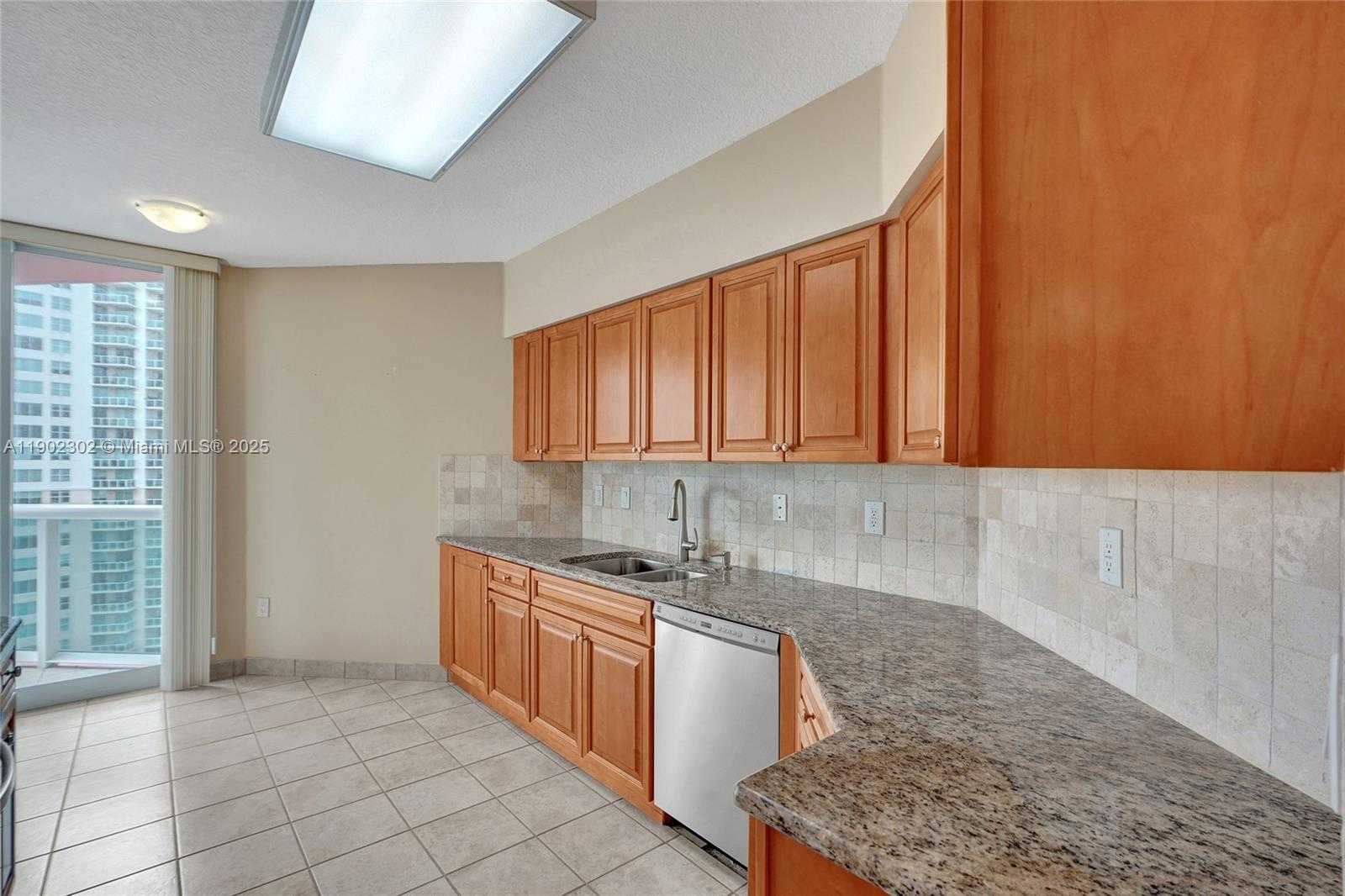 Small Image of 3370 HIDDEN BAY DR #2114, Aventura Number 19