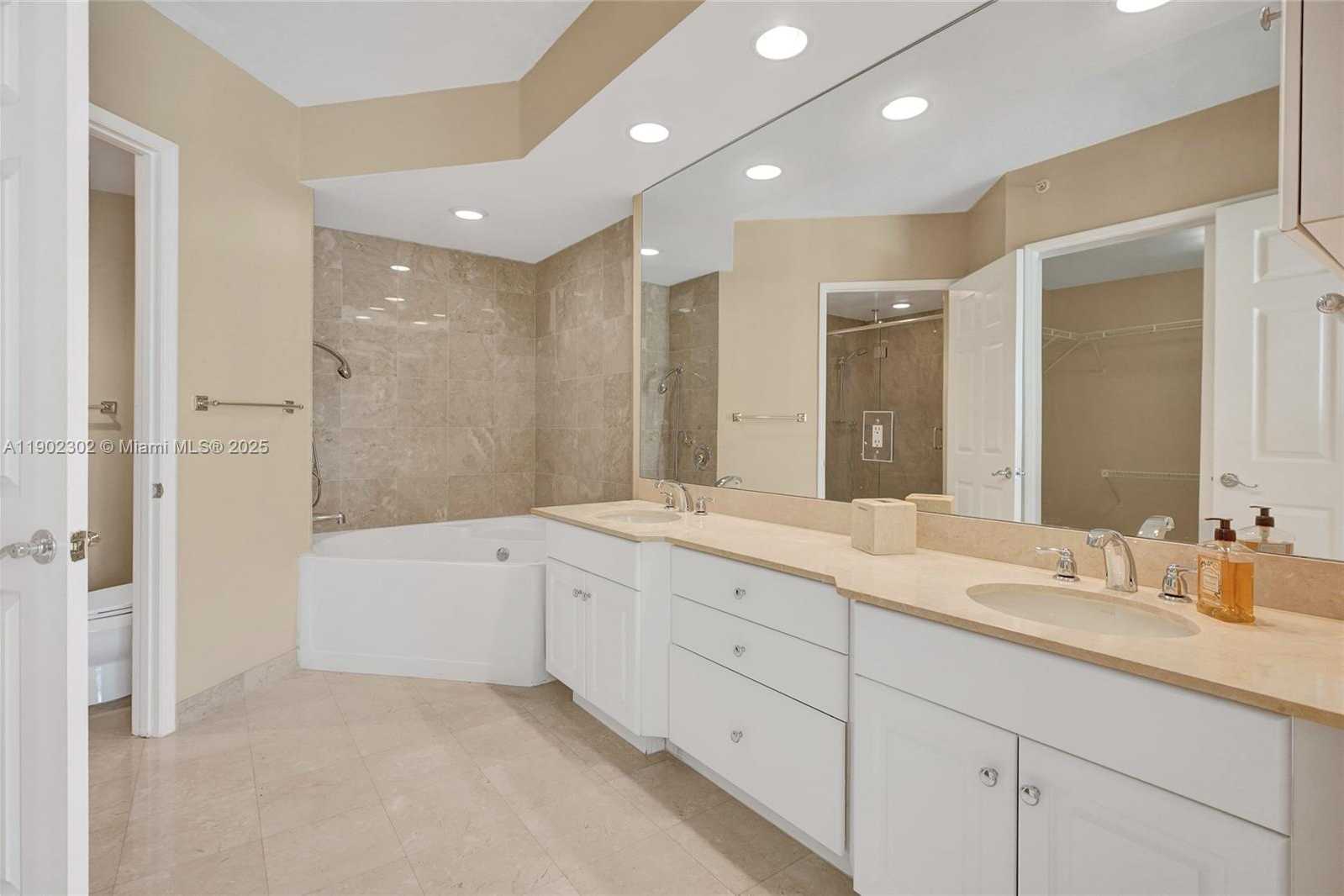 Small Image of 3370 HIDDEN BAY DR #2114, Aventura Number 28