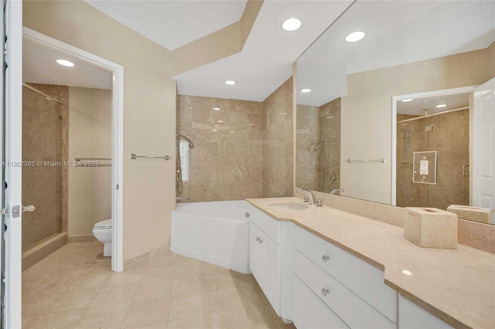 Small Image of 3370 HIDDEN BAY DR #2114, Aventura Number 29