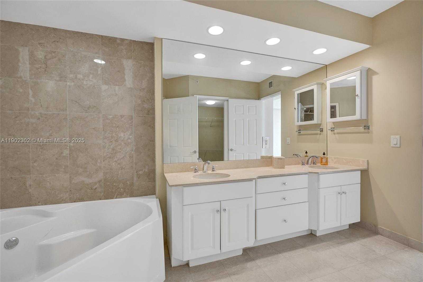 Small Image of 3370 HIDDEN BAY DR #2114, Aventura Number 30