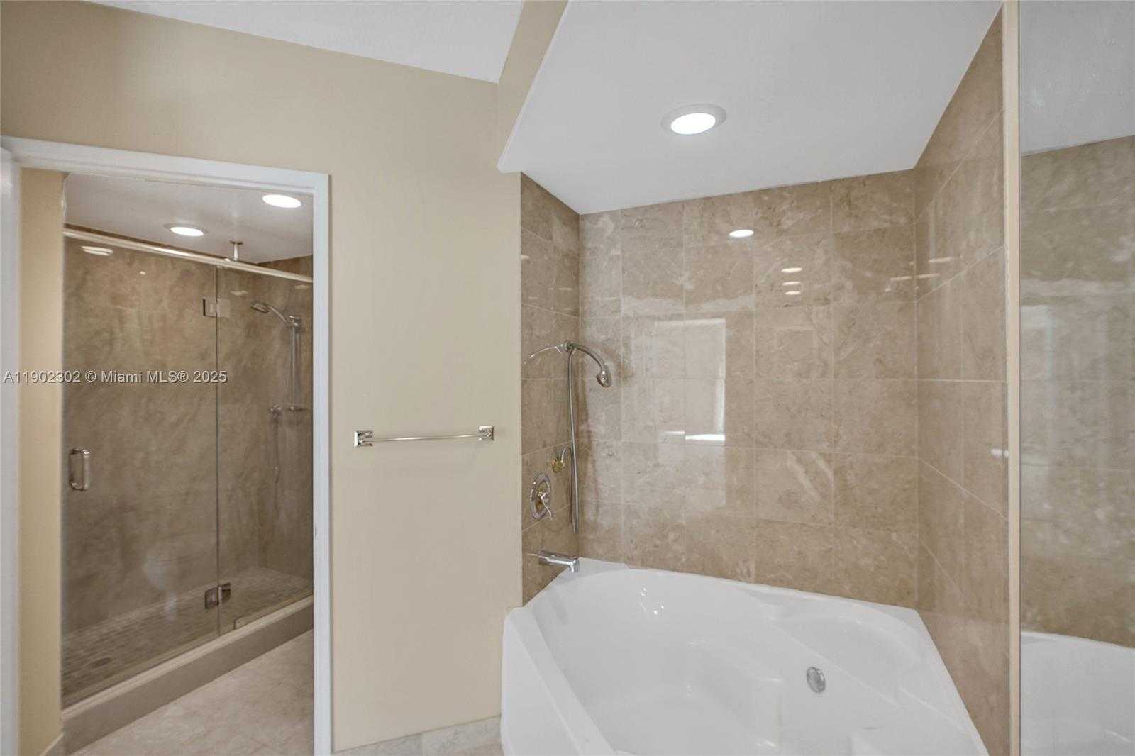 Small Image of 3370 HIDDEN BAY DR #2114, Aventura Number 31