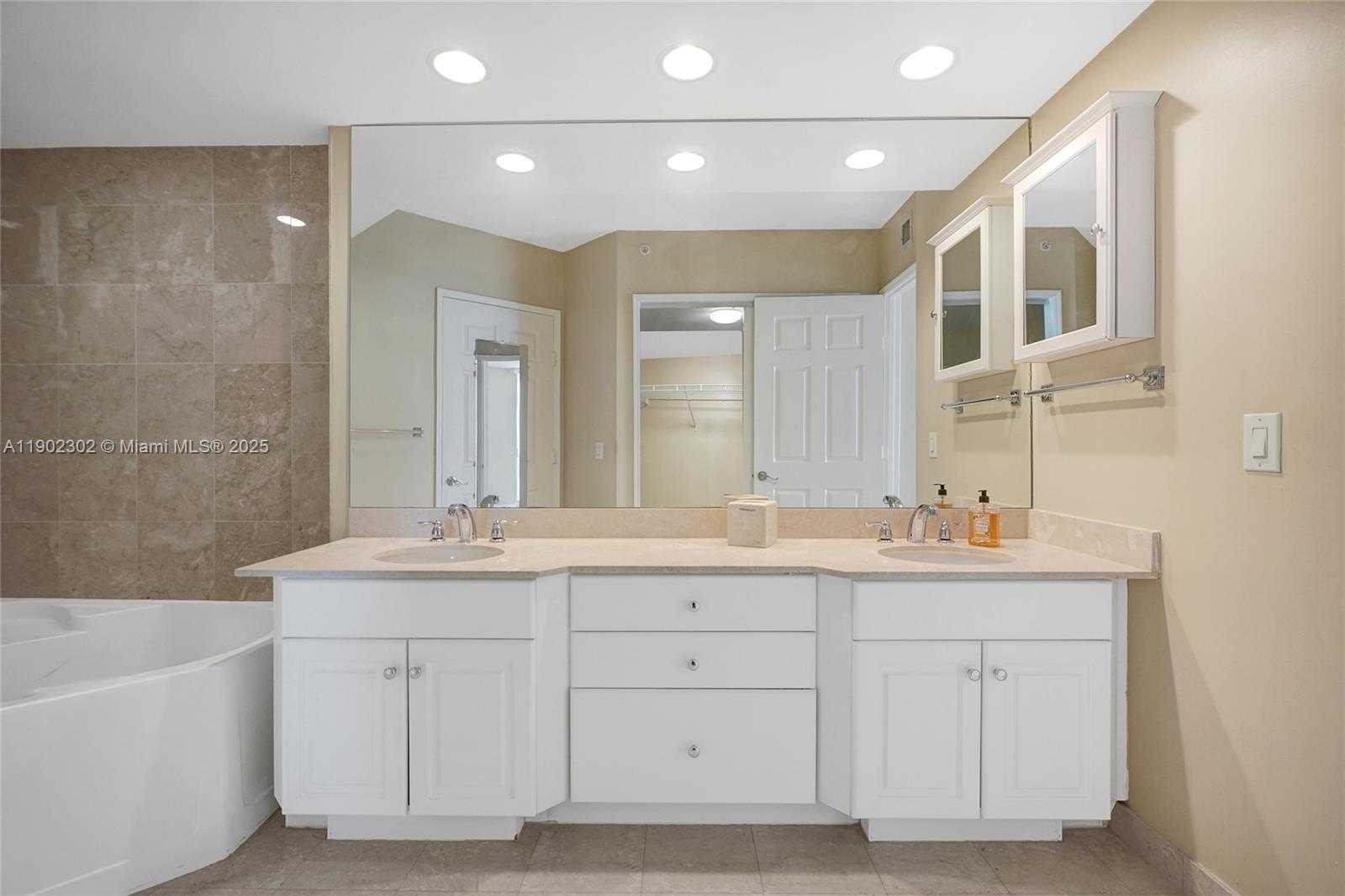 Small Image of 3370 HIDDEN BAY DR #2114, Aventura Number 32