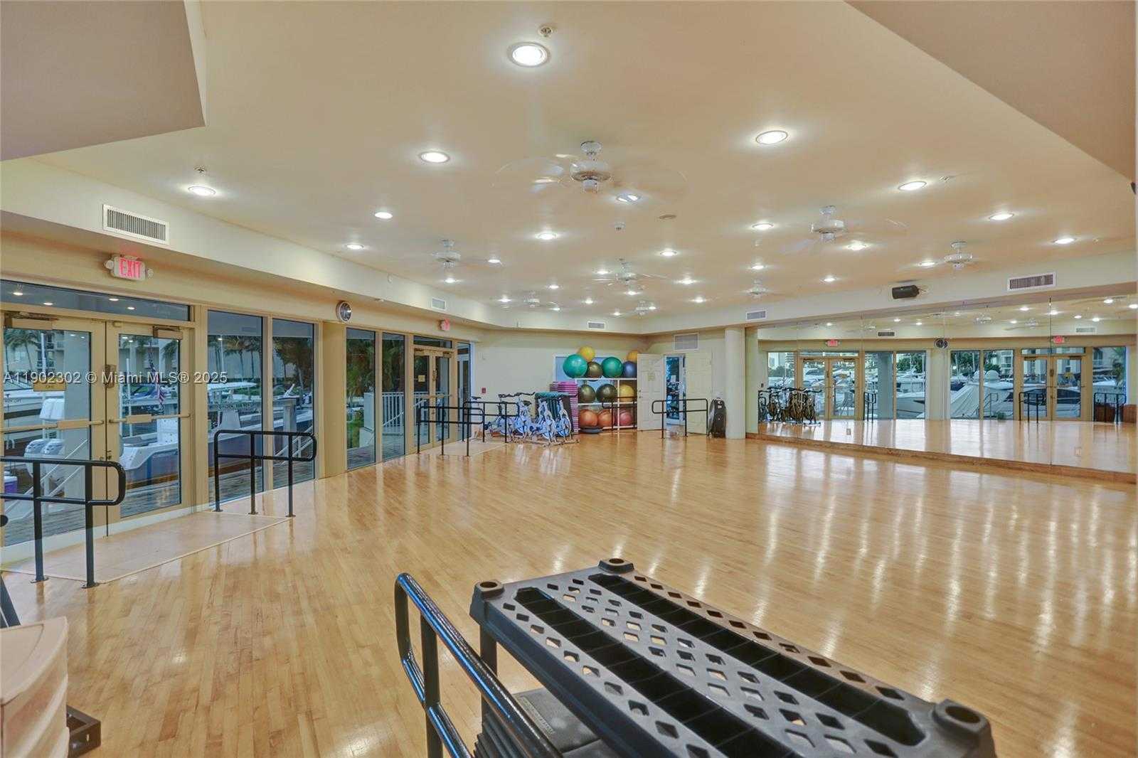 Small Image of 3370 HIDDEN BAY DR #2114, Aventura Number 55