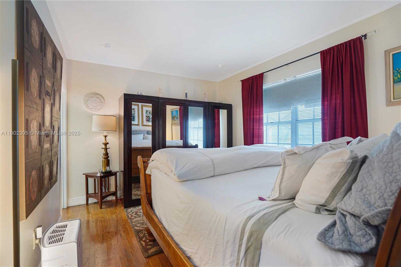 Small Image of 1051 MERIDIAN AVE #1K, Miami Beach Number 12