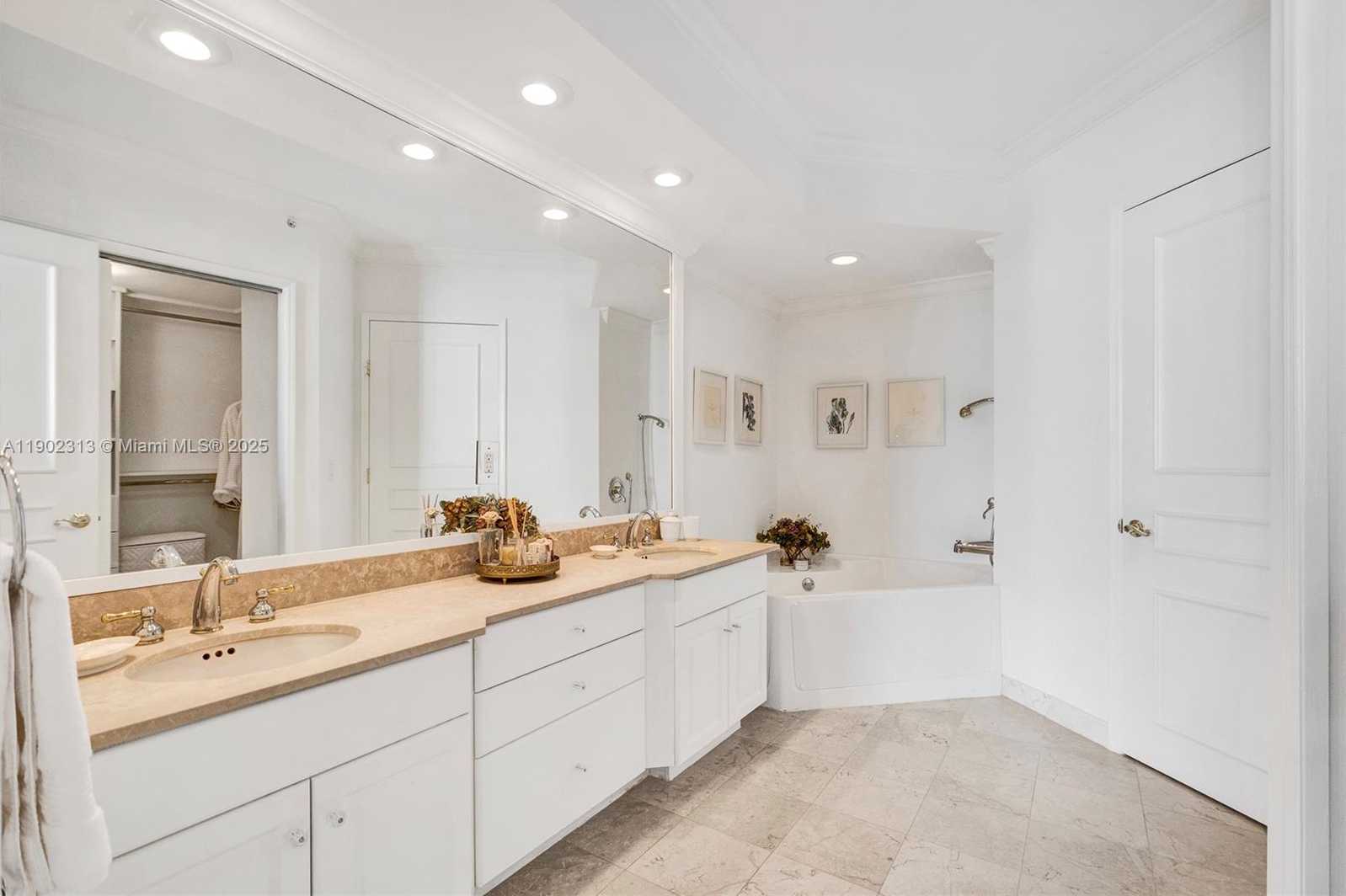 Small Image of 3370 HIDDEN BAY DR #1702, Aventura Number 23