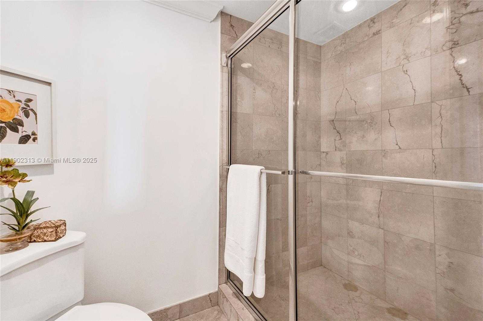Small Image of 3370 HIDDEN BAY DR #1702, Aventura Number 26