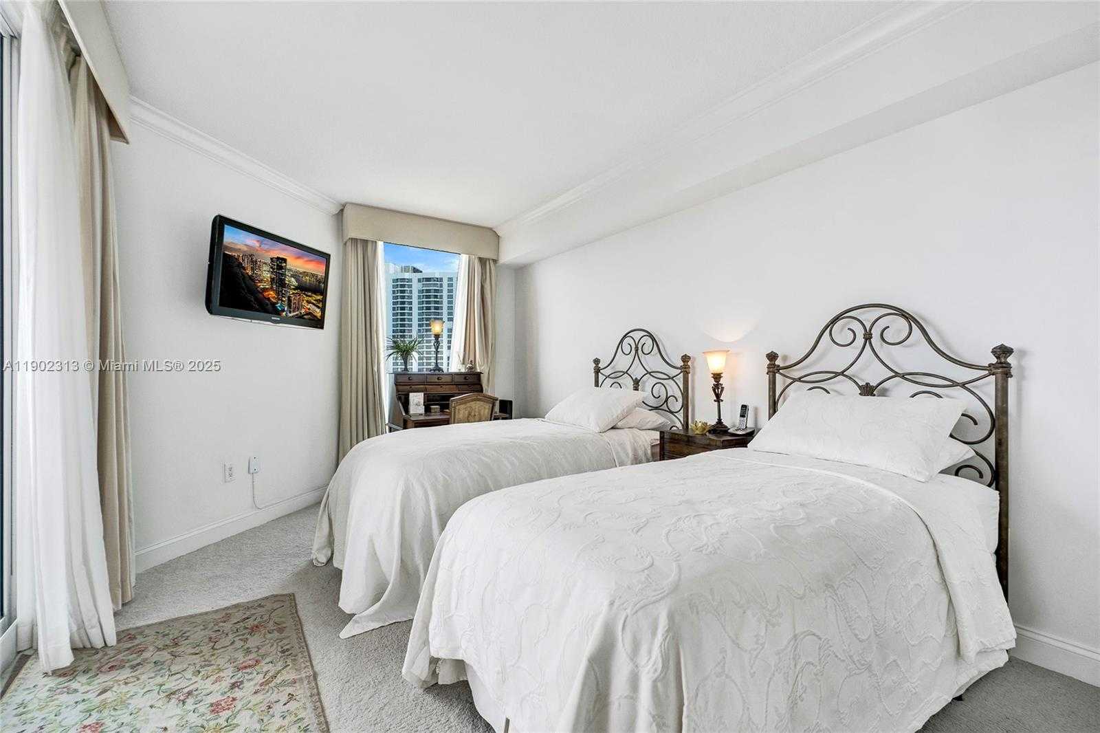 Small Image of 3370 HIDDEN BAY DR #1702, Aventura Number 32