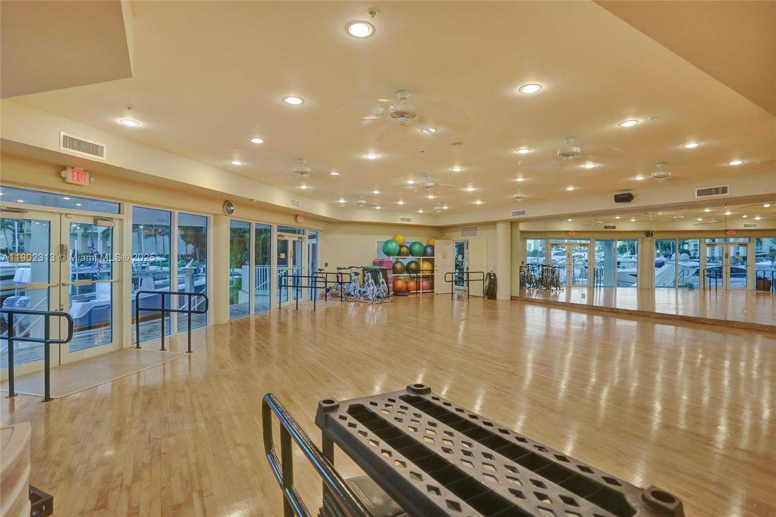 Small Image of 3370 HIDDEN BAY DR #1702, Aventura Number 47