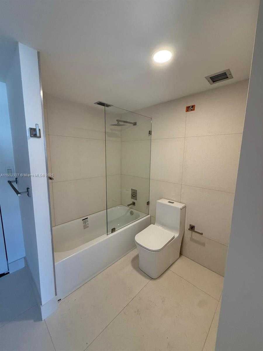 Small Image of 1420 BRICKELL BAY DR #1203A, Miami Number 10