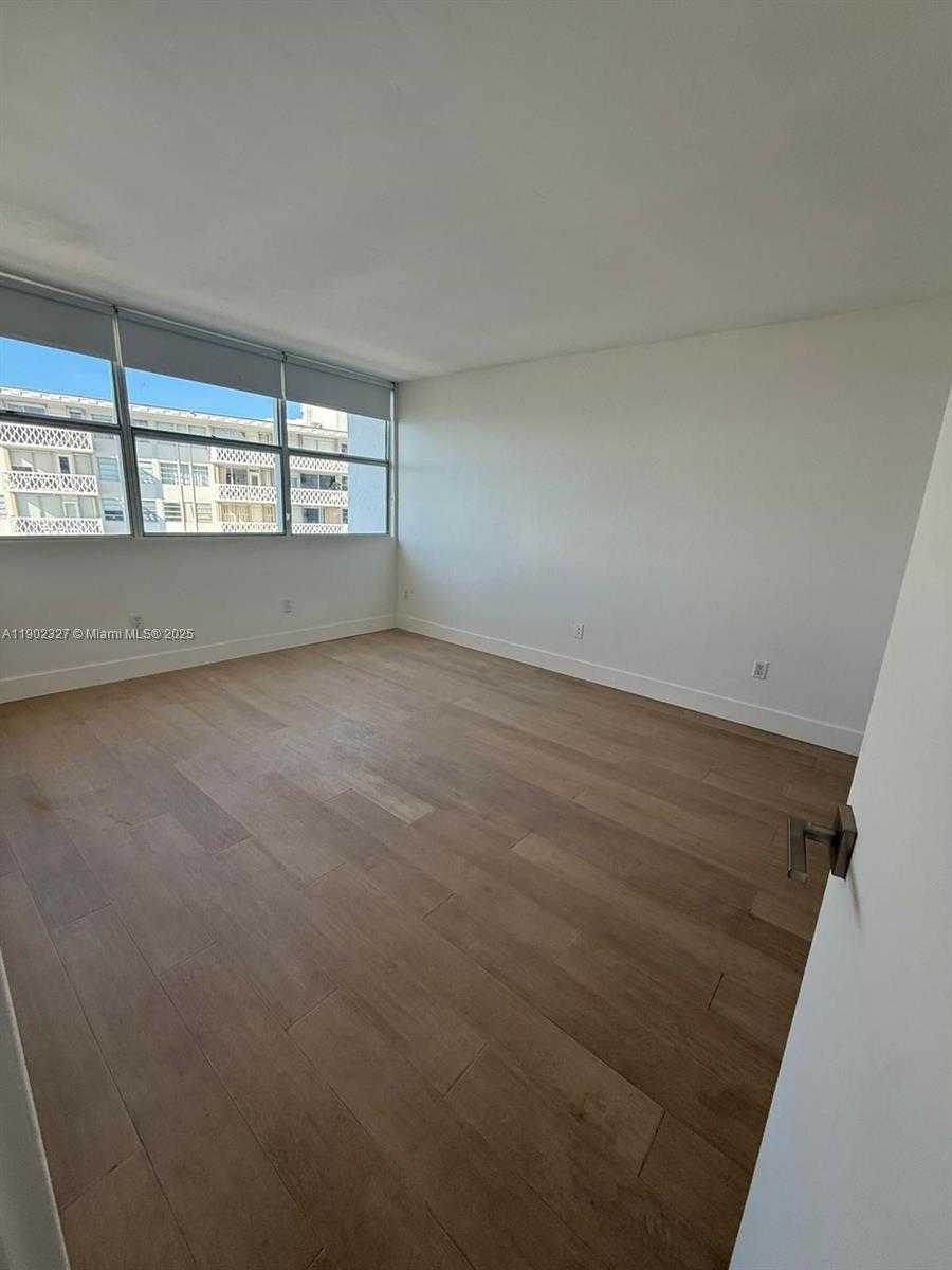 Small Image of 1420 BRICKELL BAY DR #1203A, Miami Number 9