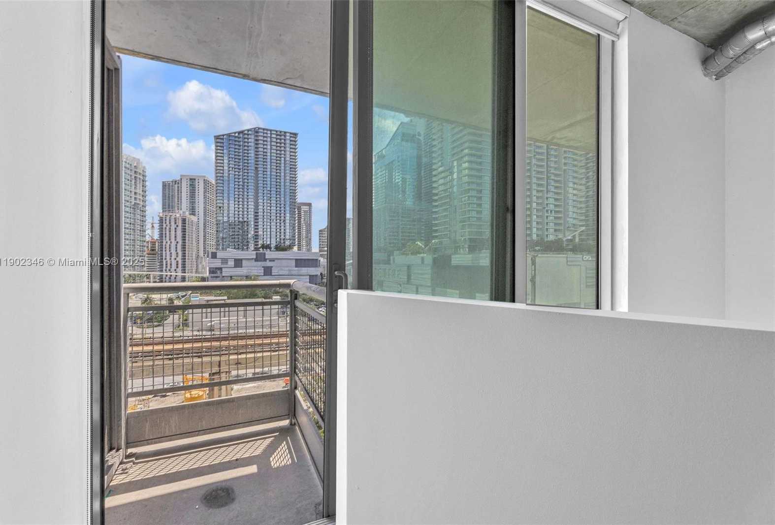 Small Image of 690 SOUTH WEST 1ST COURT #1008, Miami Number 18