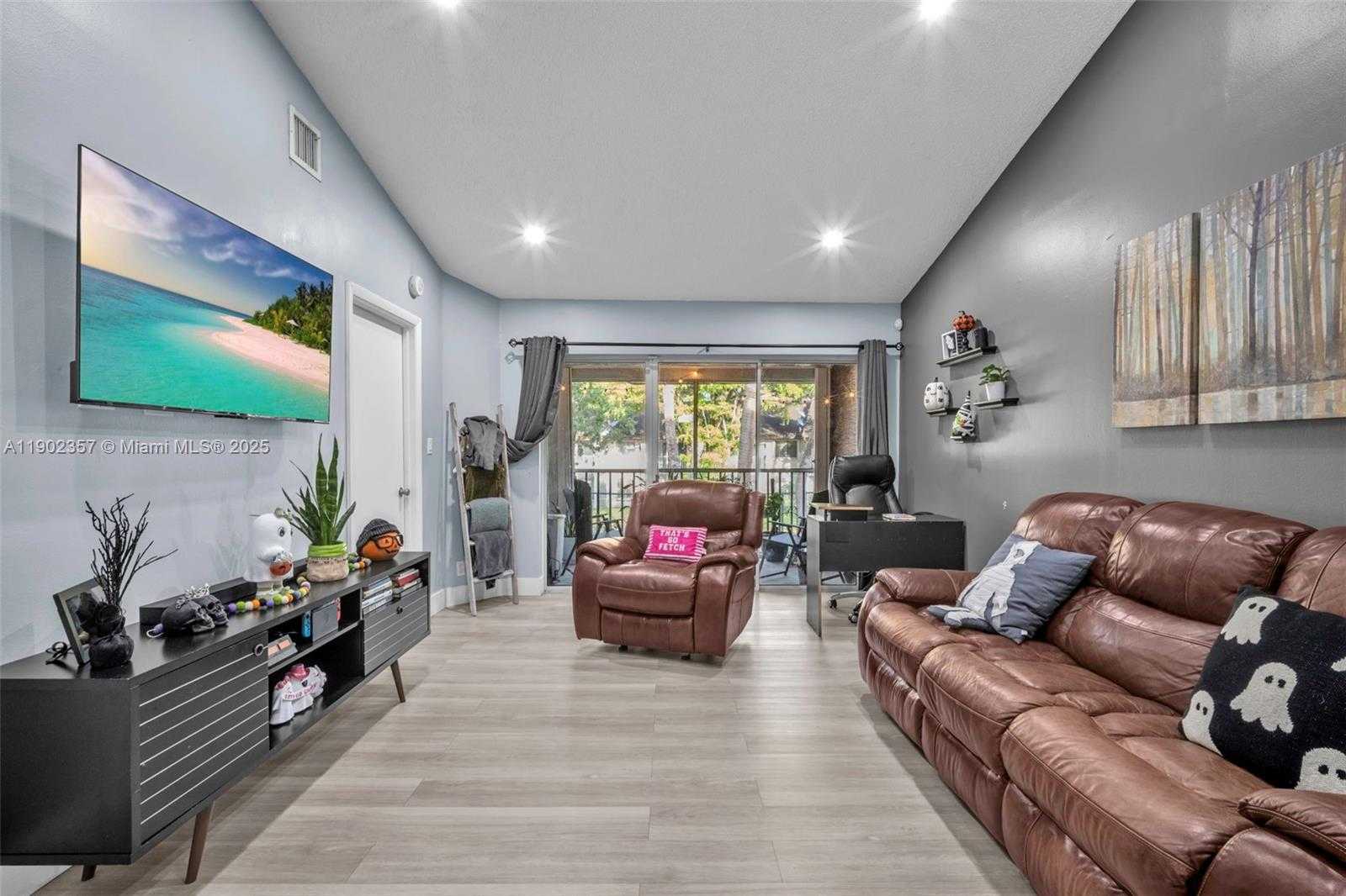 Small Image of 9507 SOUTH WEST 140TH CT #9507, Miami Number 4