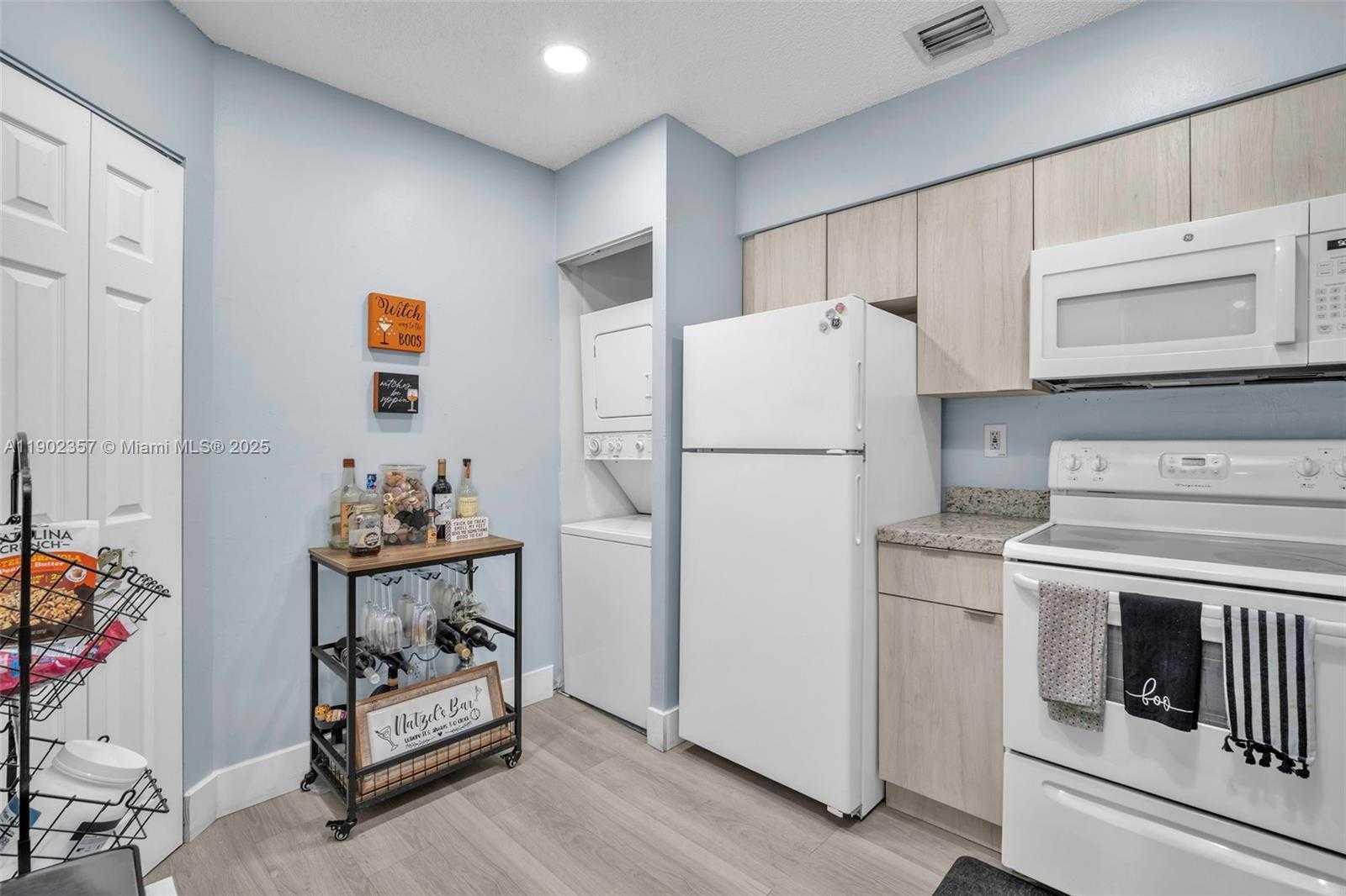 Small Image of 9507 SOUTH WEST 140TH CT #9507, Miami Number 8