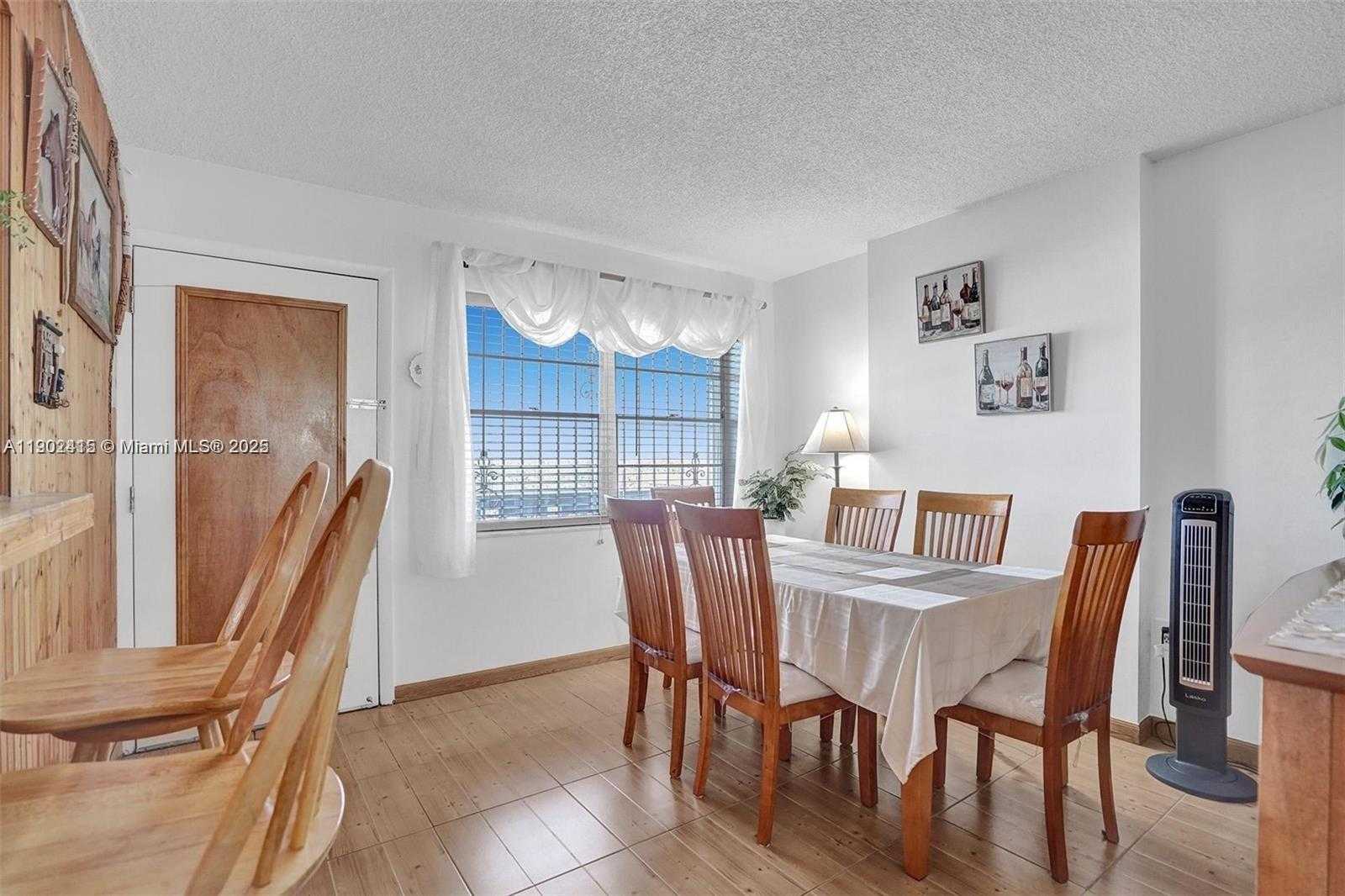 Small Image of 7620 CARLYLE AVE #703, Miami Beach Number 11