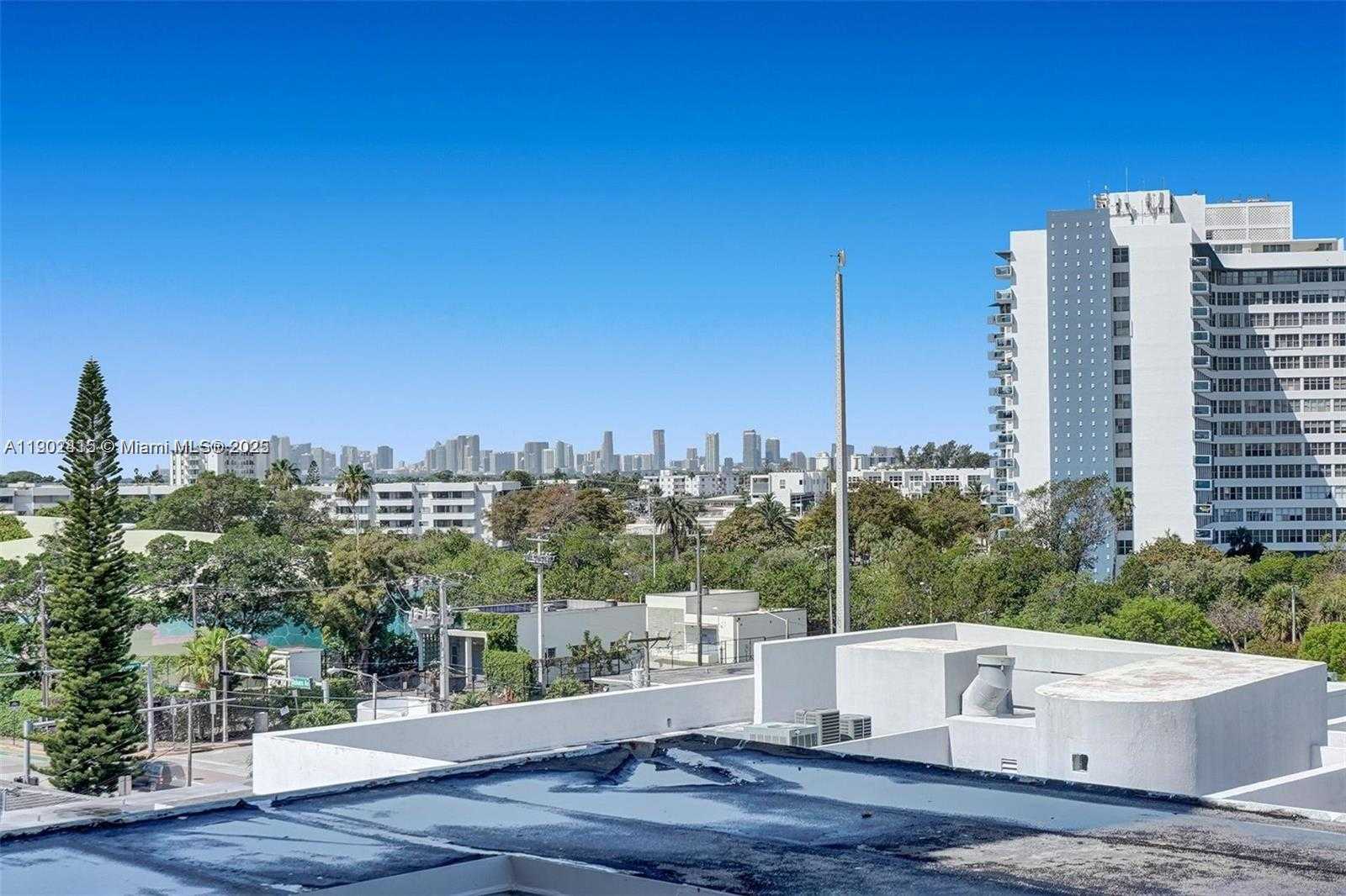 Small Image of 7620 CARLYLE AVE #703, Miami Beach Number 44