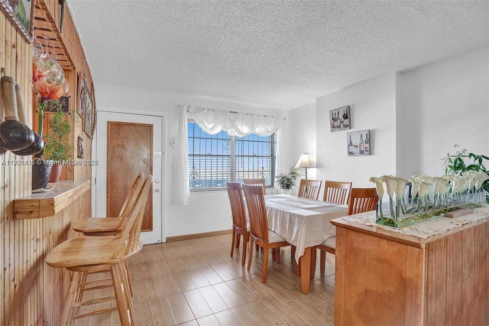 Small Image of 7620 CARLYLE AVE #703, Miami Beach Number 9