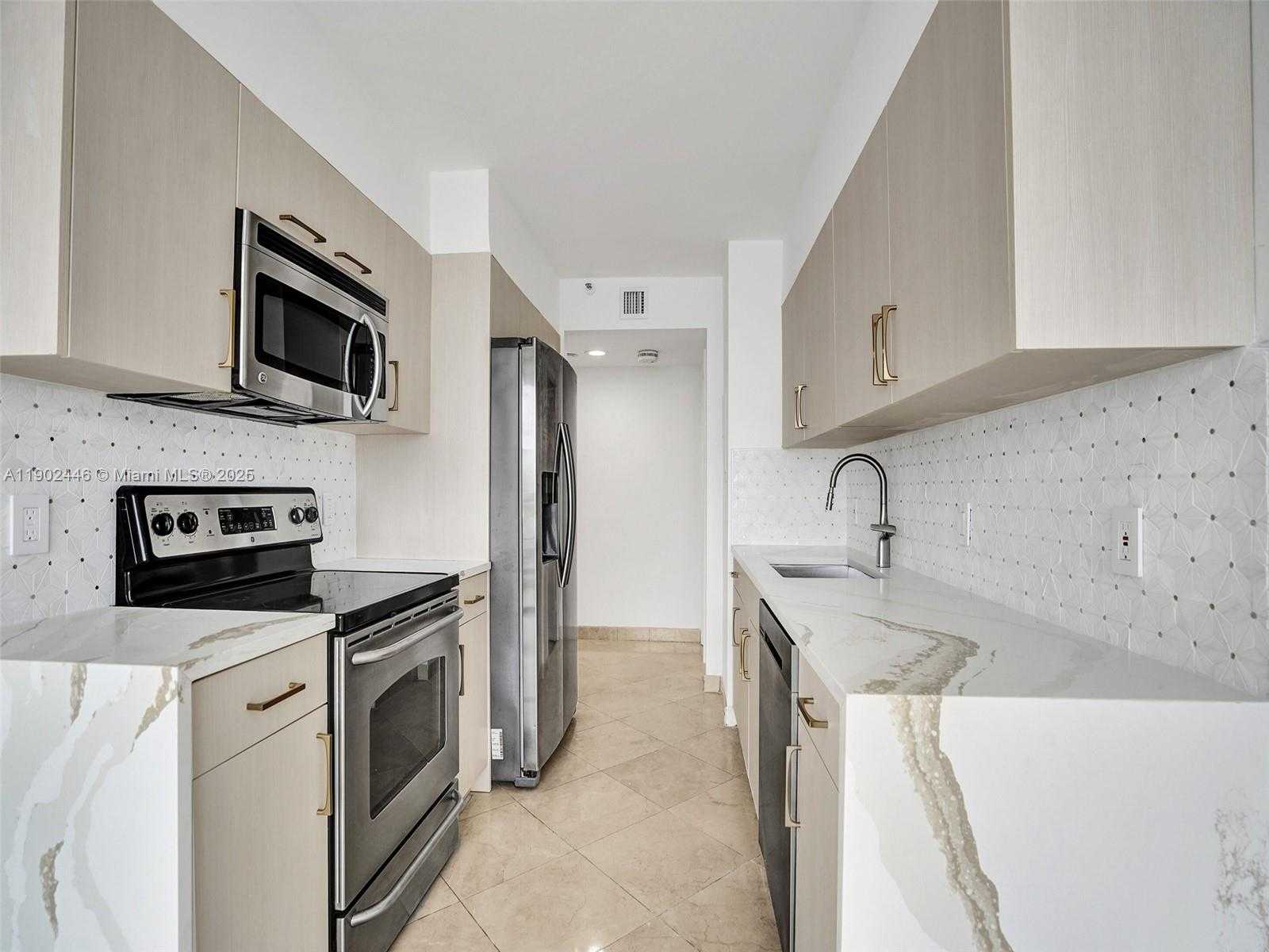 Small Image of 1000 WEST ISLAND BLVD #1612, Aventura Number 14