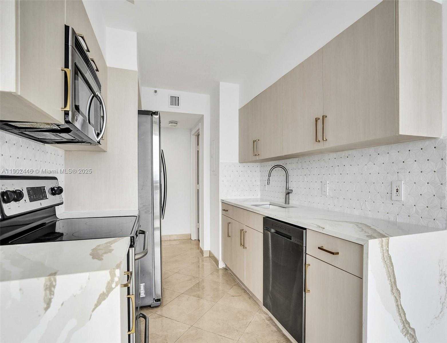 Small Image of 1000 WEST ISLAND BLVD #1612, Aventura Number 15