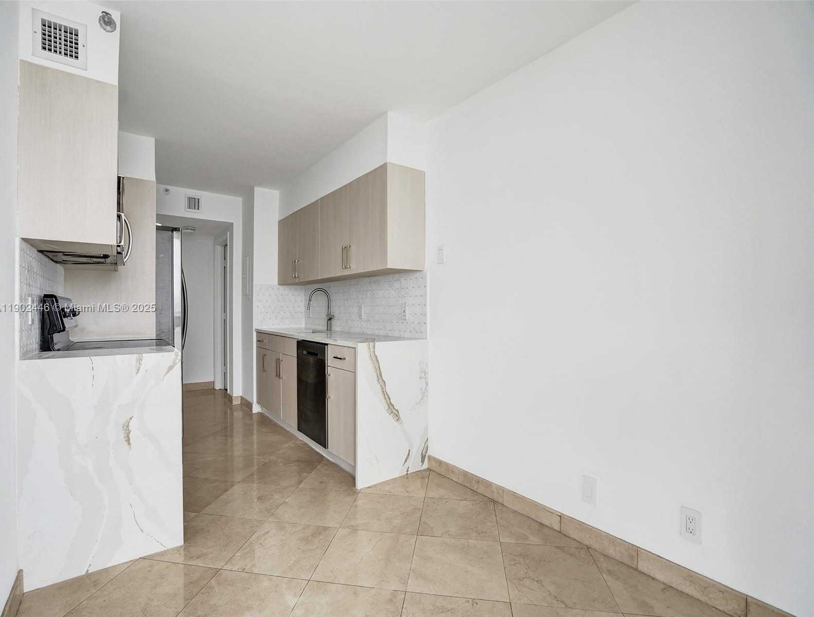 Small Image of 1000 WEST ISLAND BLVD #1612, Aventura Number 16