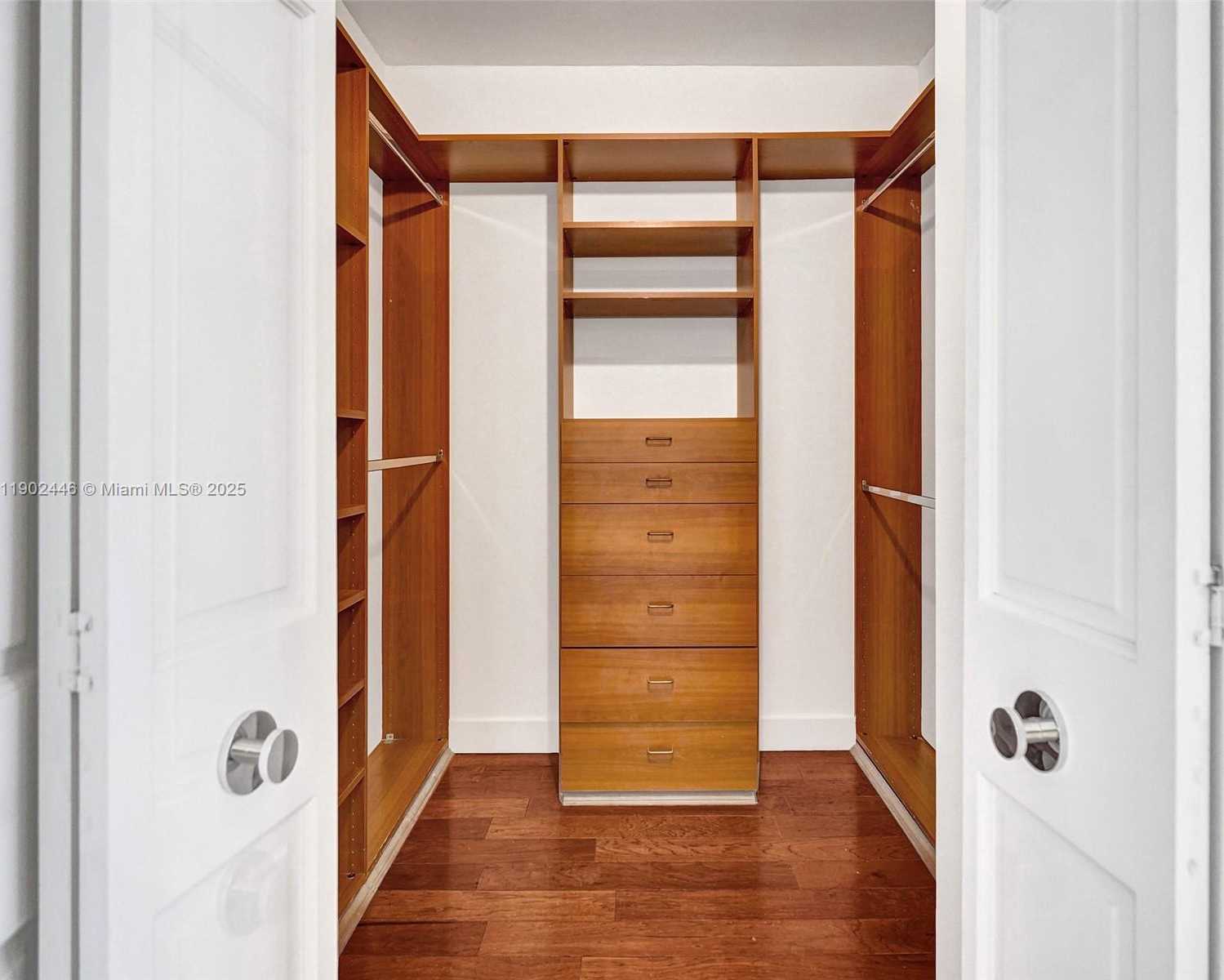 Small Image of 1000 WEST ISLAND BLVD #1612, Aventura Number 17