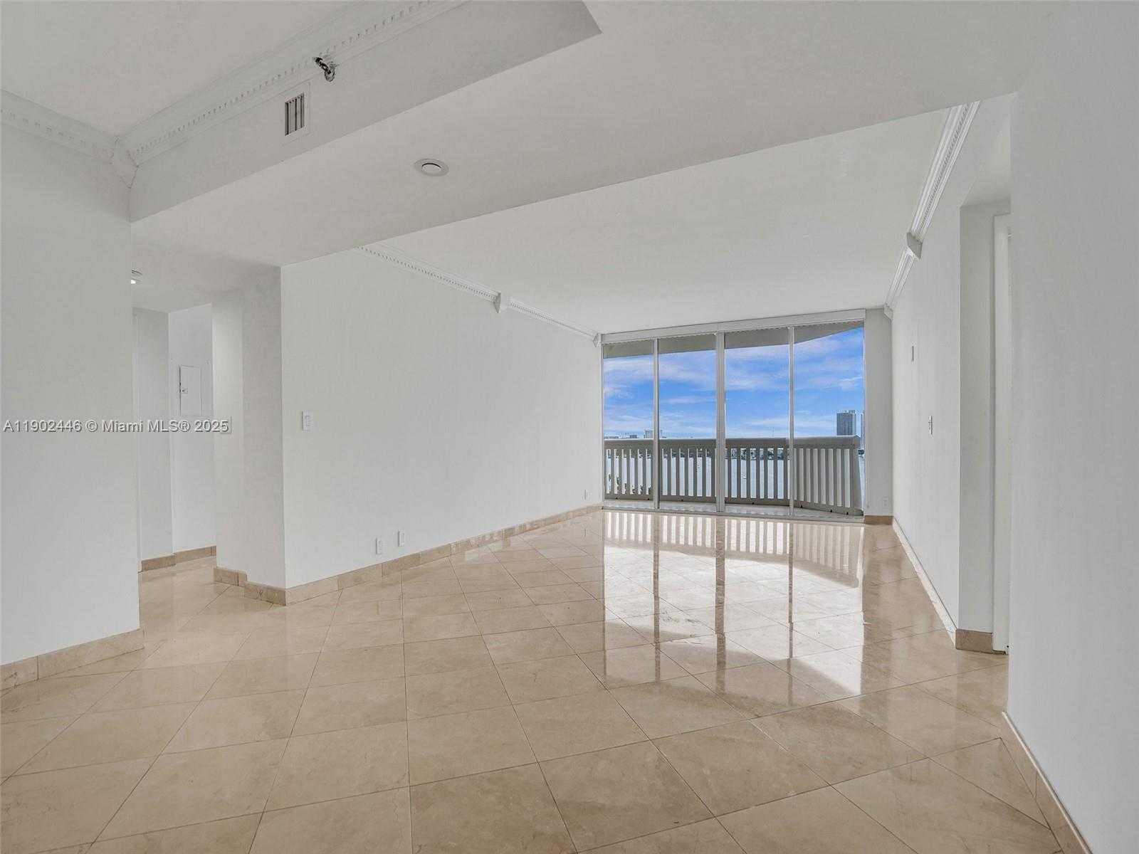 Small Image of 1000 WEST ISLAND BLVD #1612, Aventura Number 2